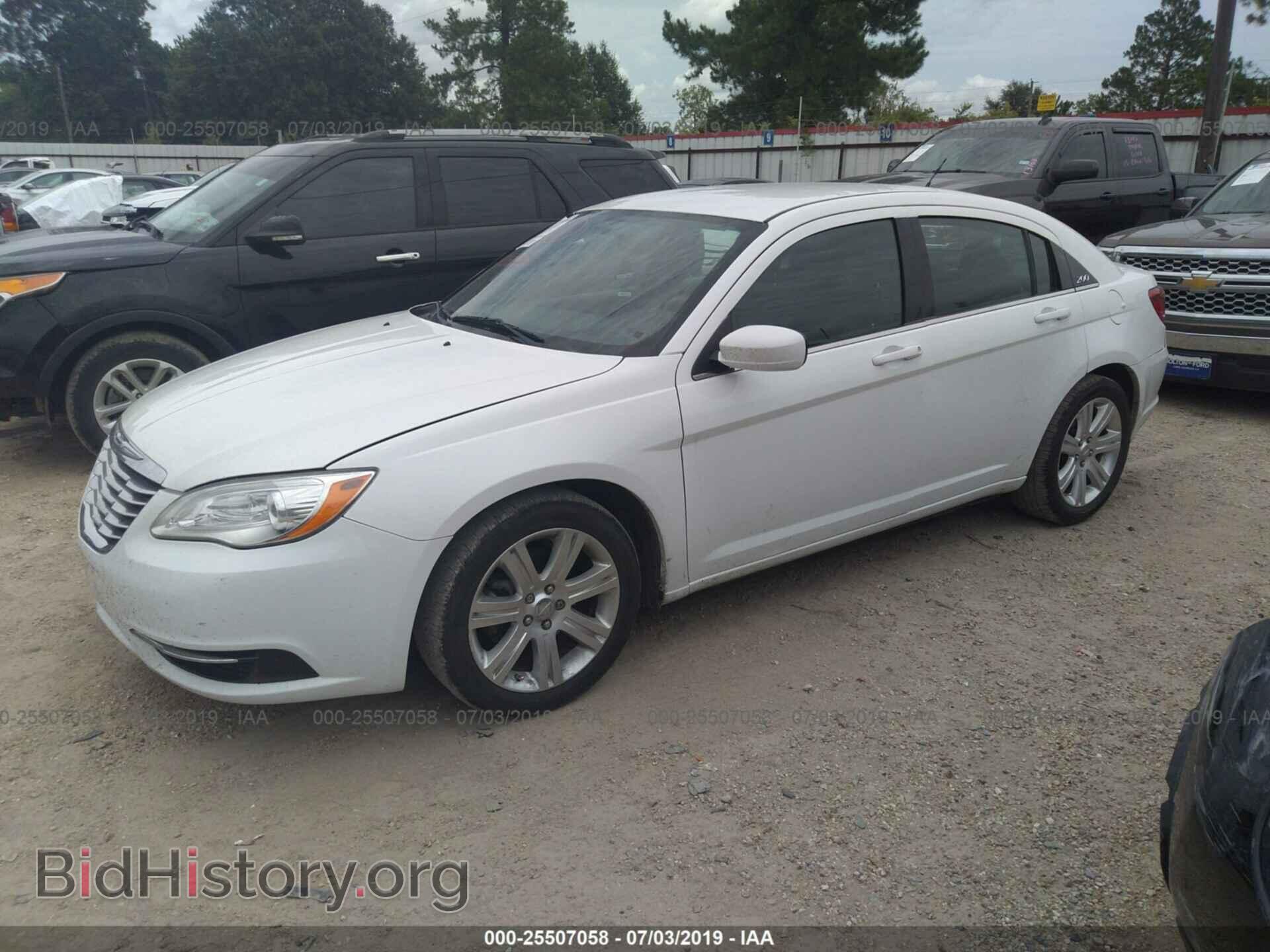 2013 CHRYSLER 200 - VIN: 1C3CCBABXDN671799 - Photo 2