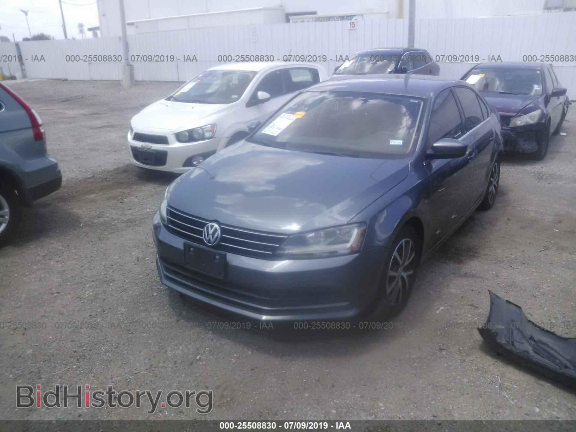 2017 VOLKSWAGEN JETTA - VIN: 3VW2B7AJ5HM212899 - Photo 2