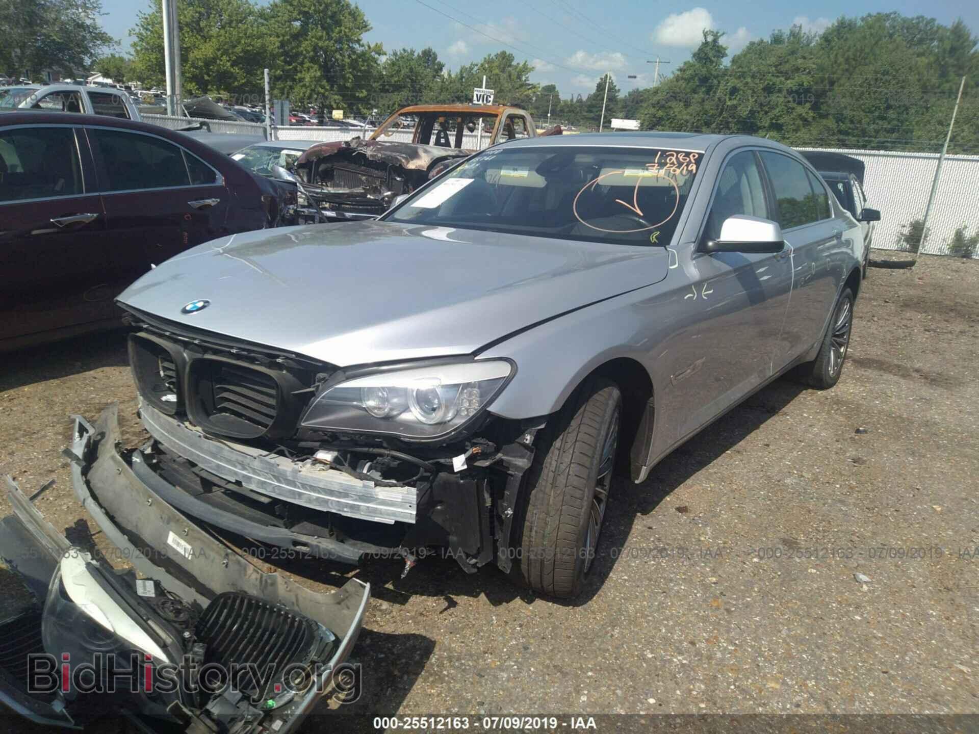 2012 BMW 750 - VIN: WBAKB8C58CC962460 - Фото 2