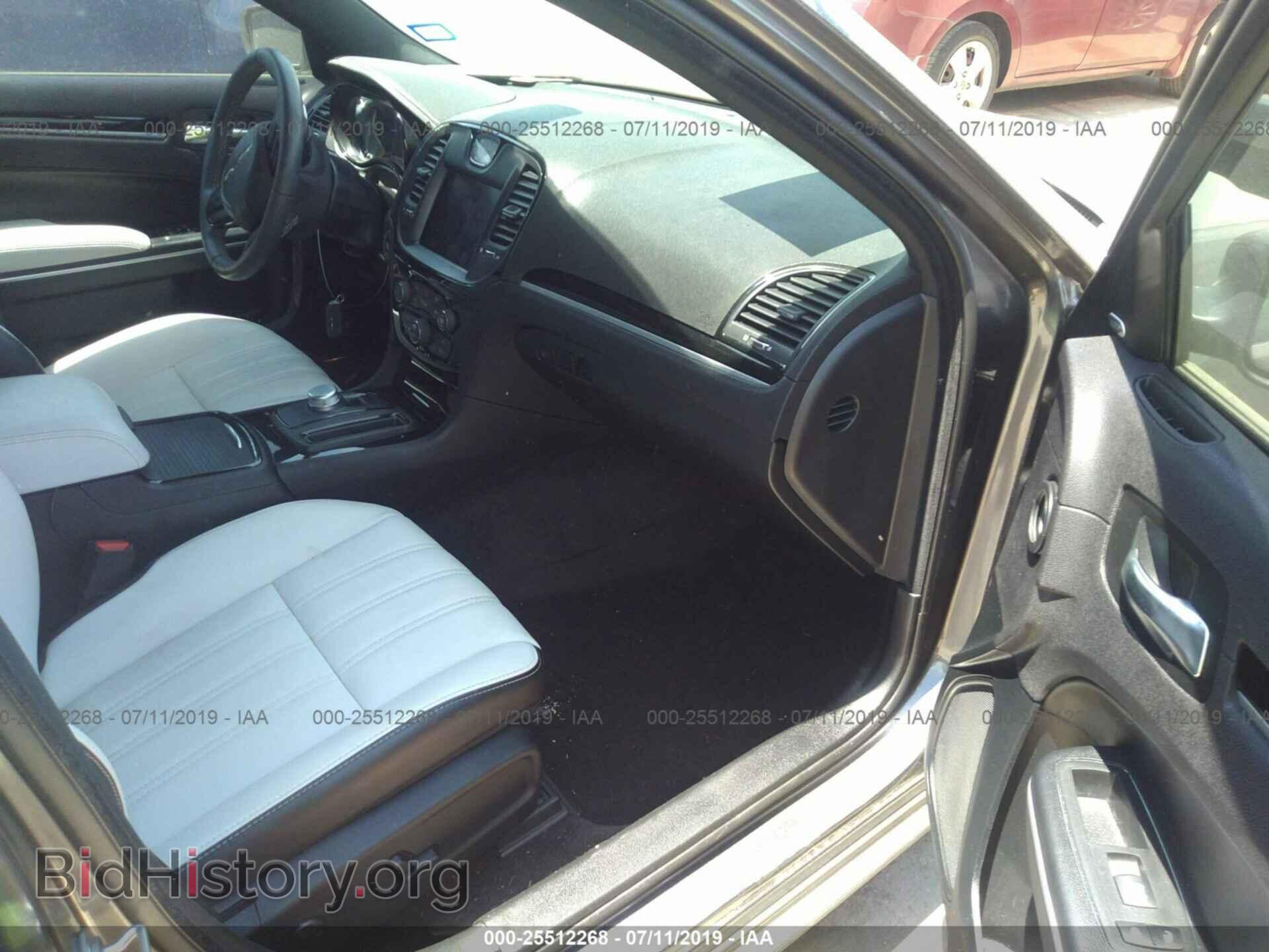2018 CHRYSLER 300 - VIN: 2C3CCABG0JH313863 - Фото 5