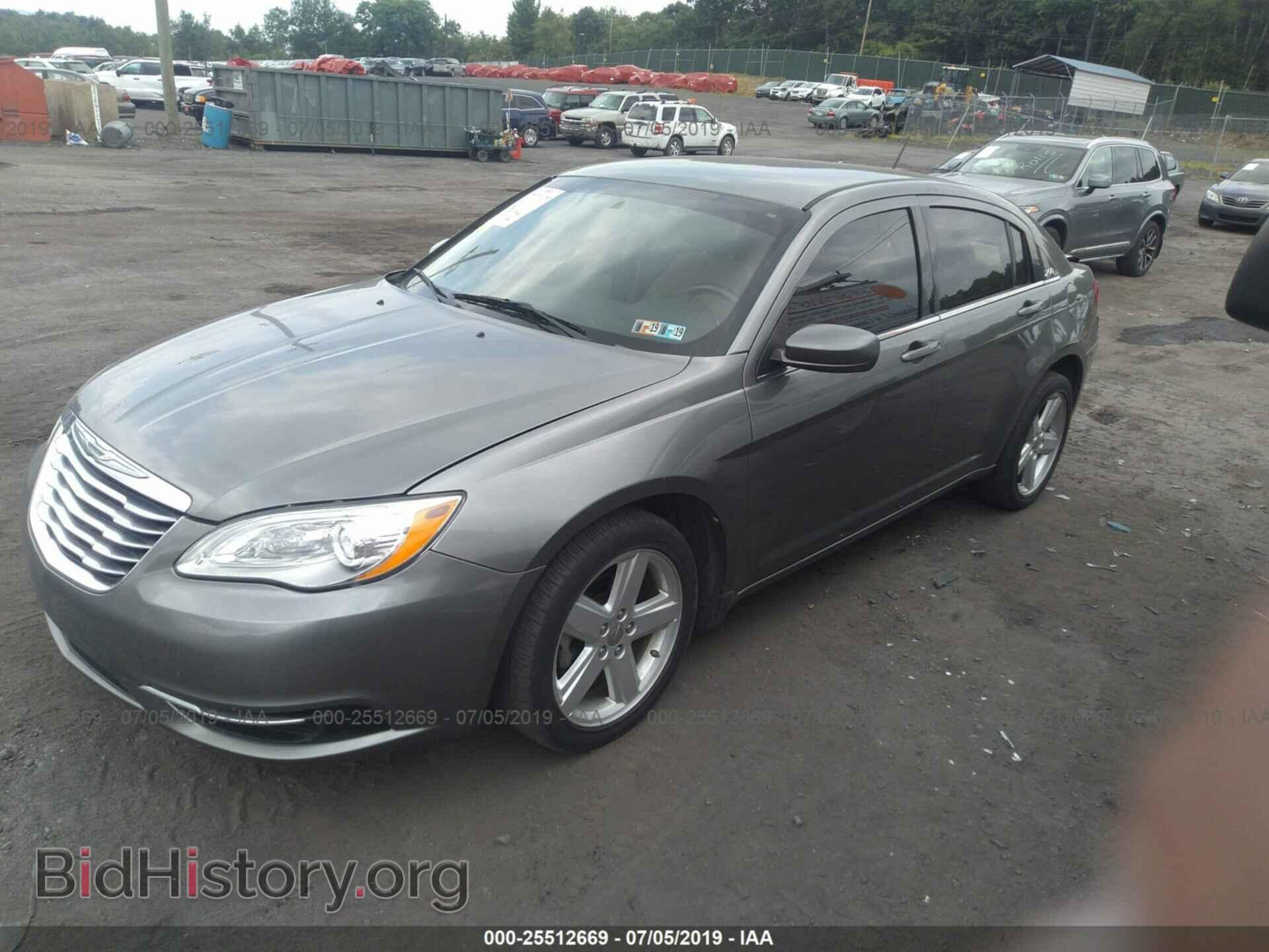2013 CHRYSLER 200 - VIN: 1C3CCBBB8DN765551 - Photo 2