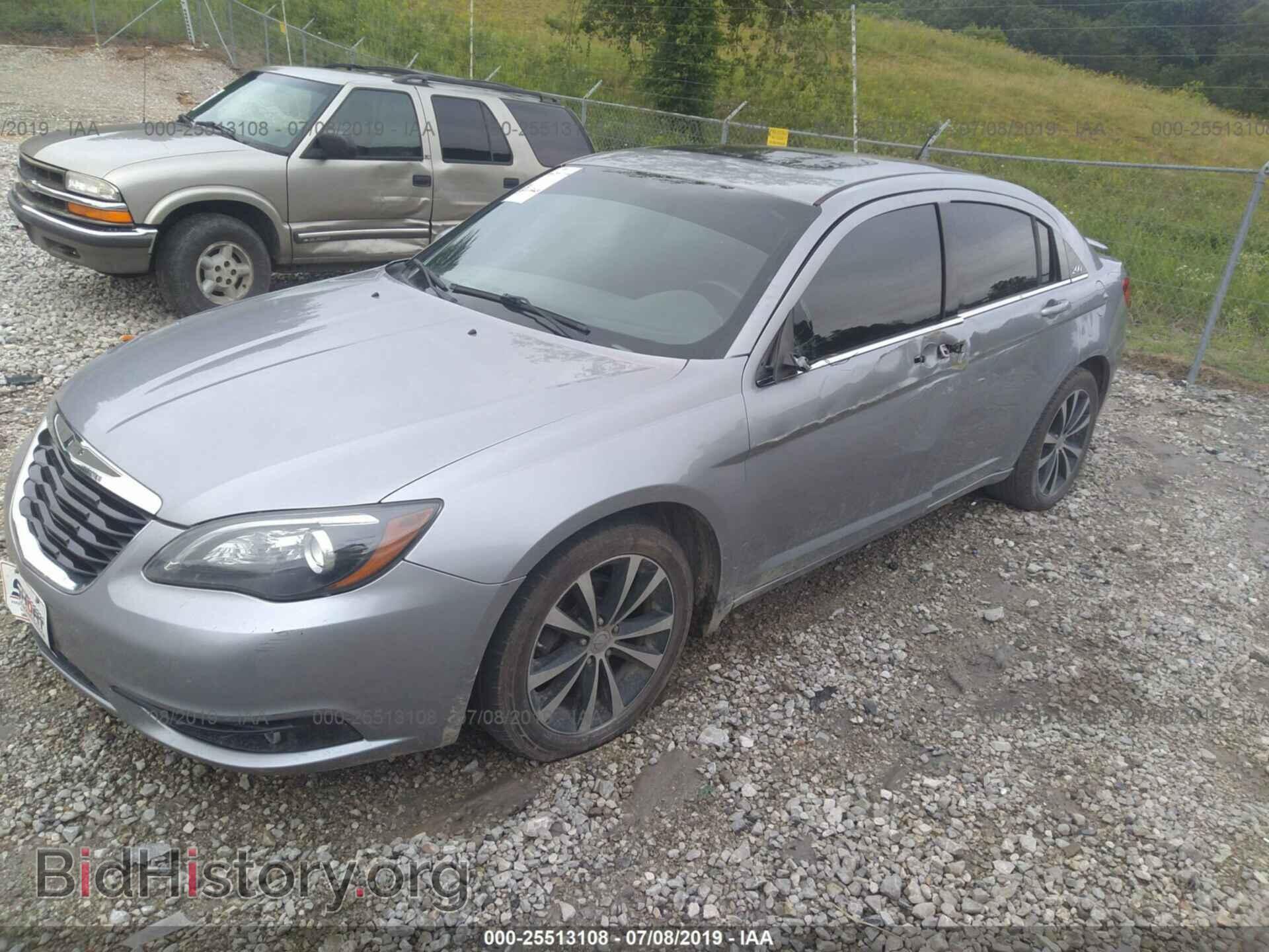 2013 CHRYSLER 200 - VIN: 1C3CCBBG5DN717923 - Фото 2