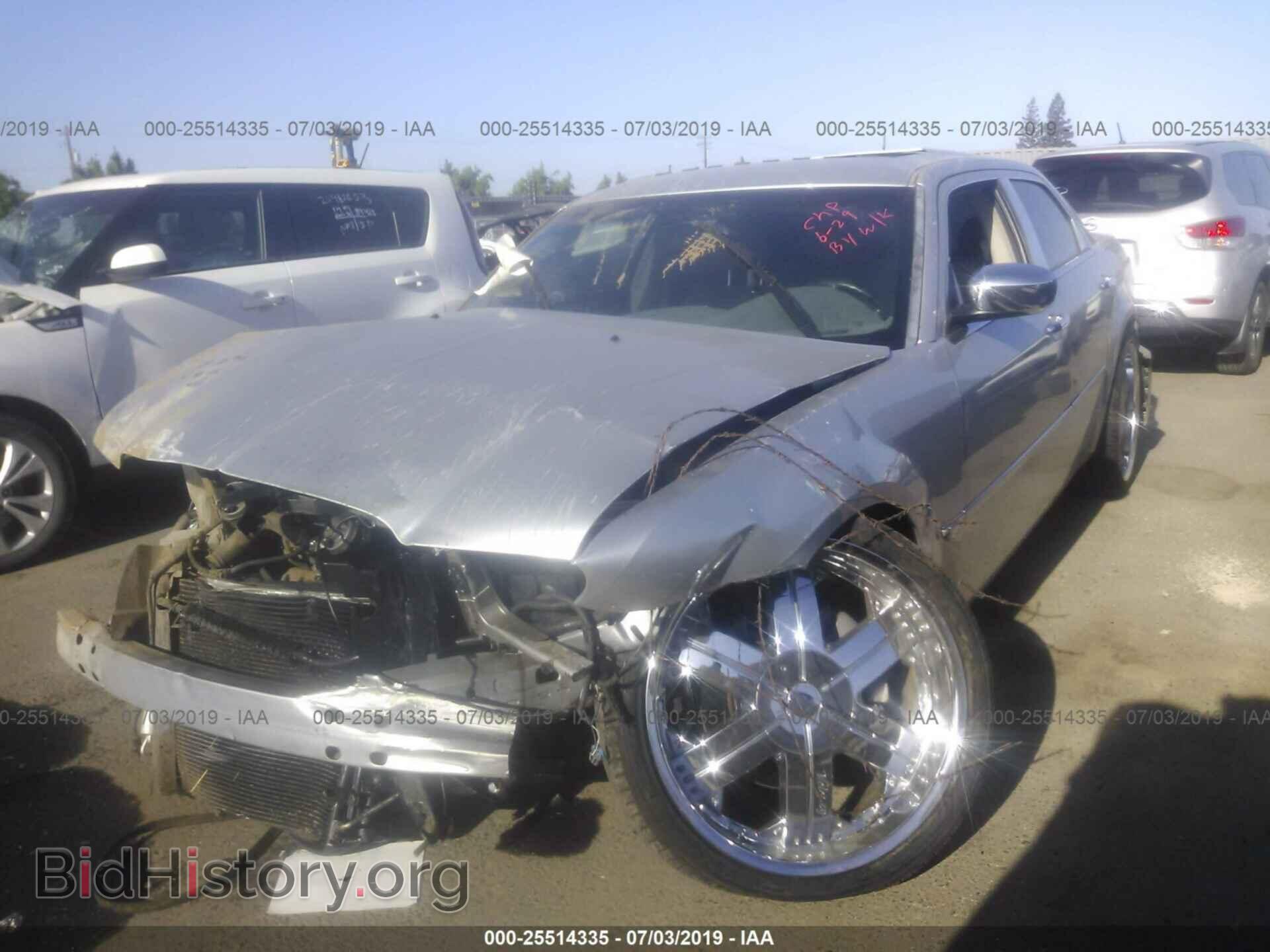 2005 CHRYSLER 300C - VIN: 2C3JA63H85H524137 - Фото 2
