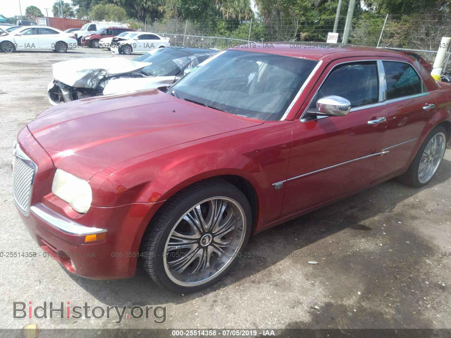 2007 CHRYSLER 300C - VIN: 2C3KA63H17H653781 - Фото 2