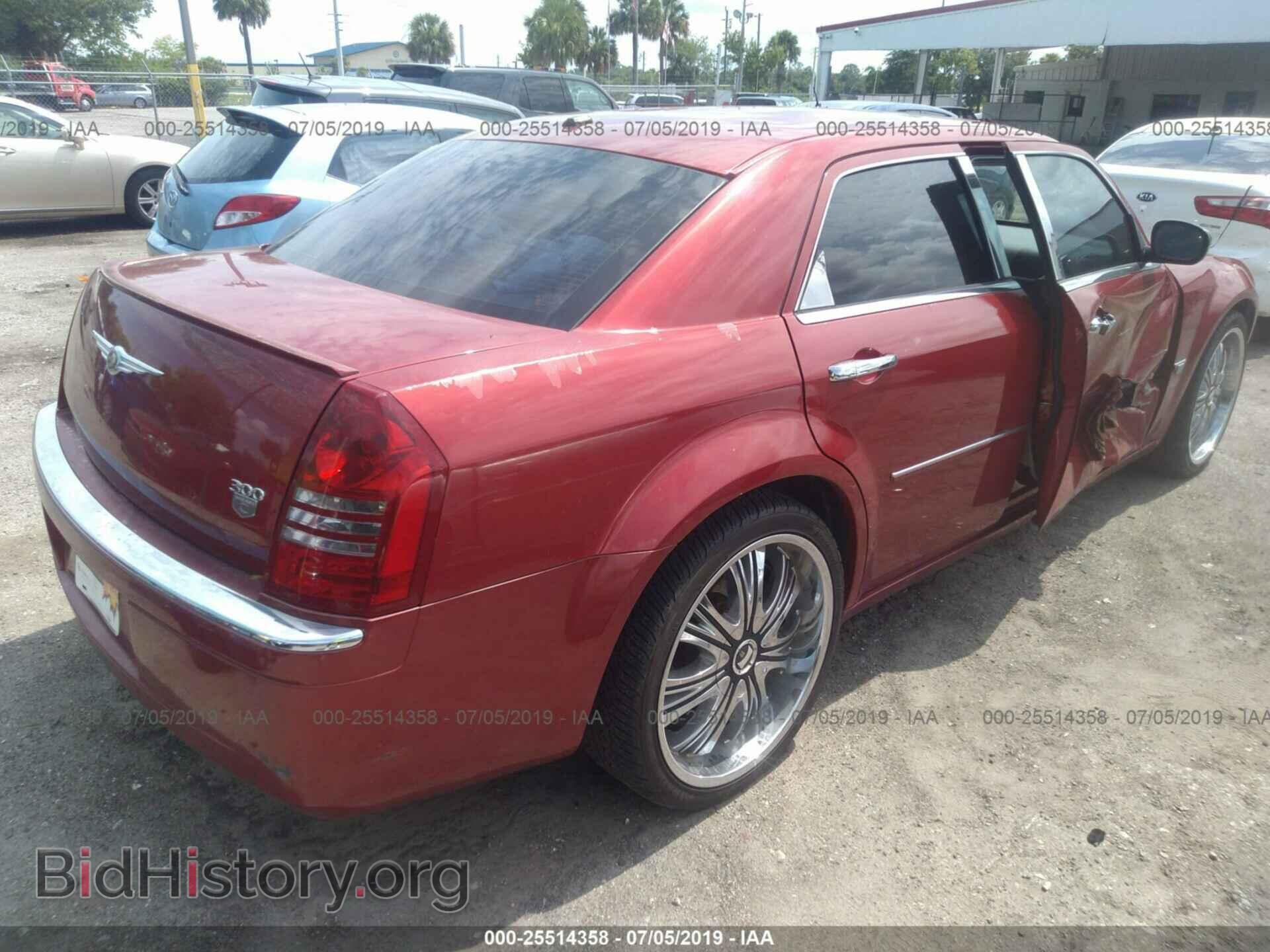 2007 CHRYSLER 300C - VIN: 2C3KA63H17H653781 - Фото 4