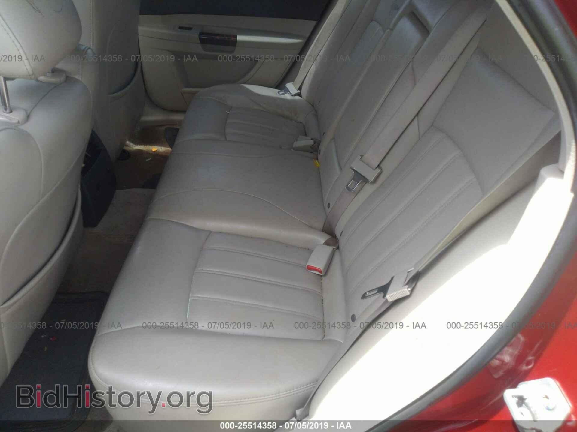 2007 CHRYSLER 300C - VIN: 2C3KA63H17H653781 - Фото 8
