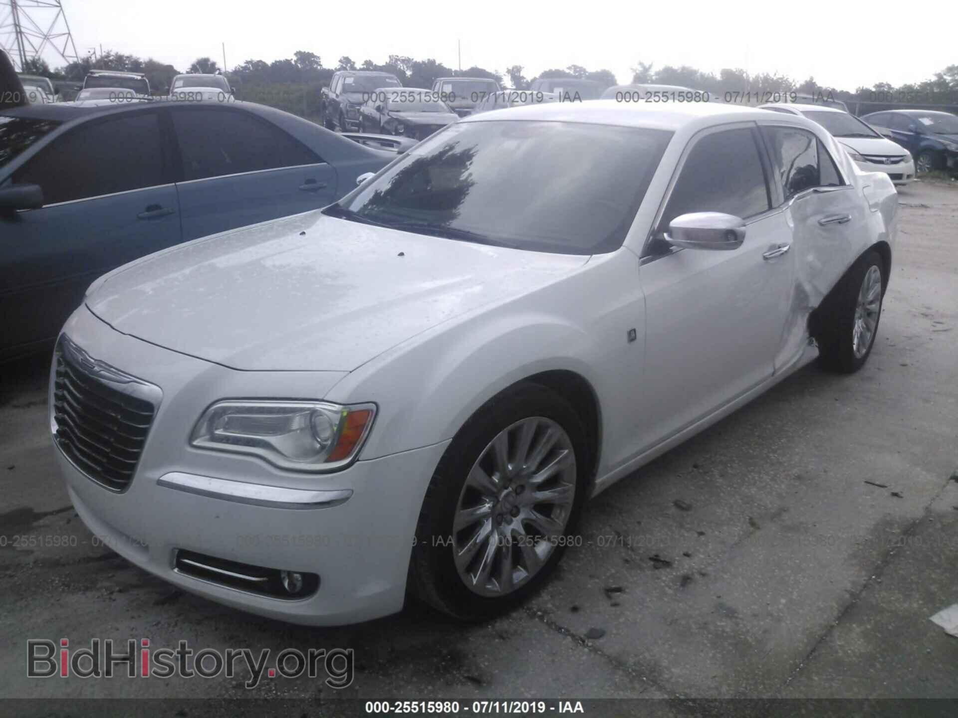 2013 CHRYSLER 300 - VIN: 2C3CCAAG1DH697870 - Фото 2