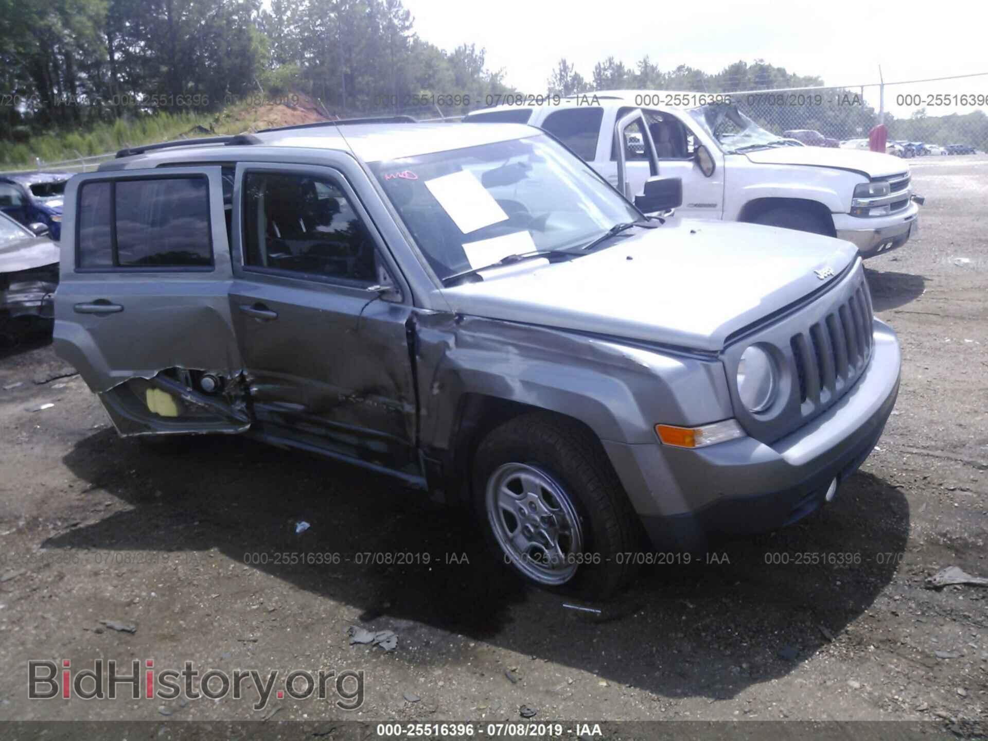 Photo 1J4NT1GA3BD267110 - JEEP PATRIOT 2011