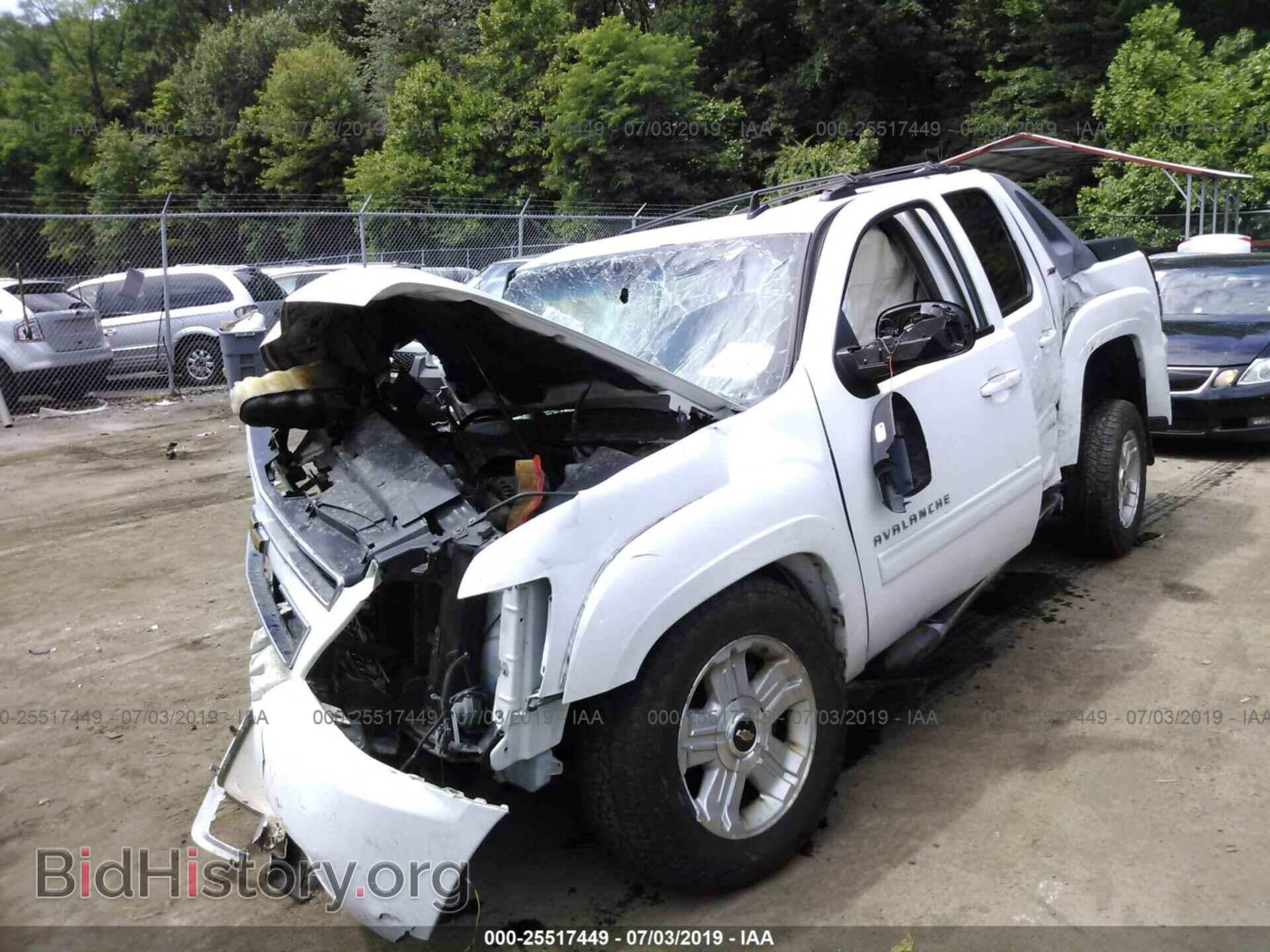 2011 CHEVROLET AVALANCHE - VIN: 3GNTKFE39BG269035 - Фото 2