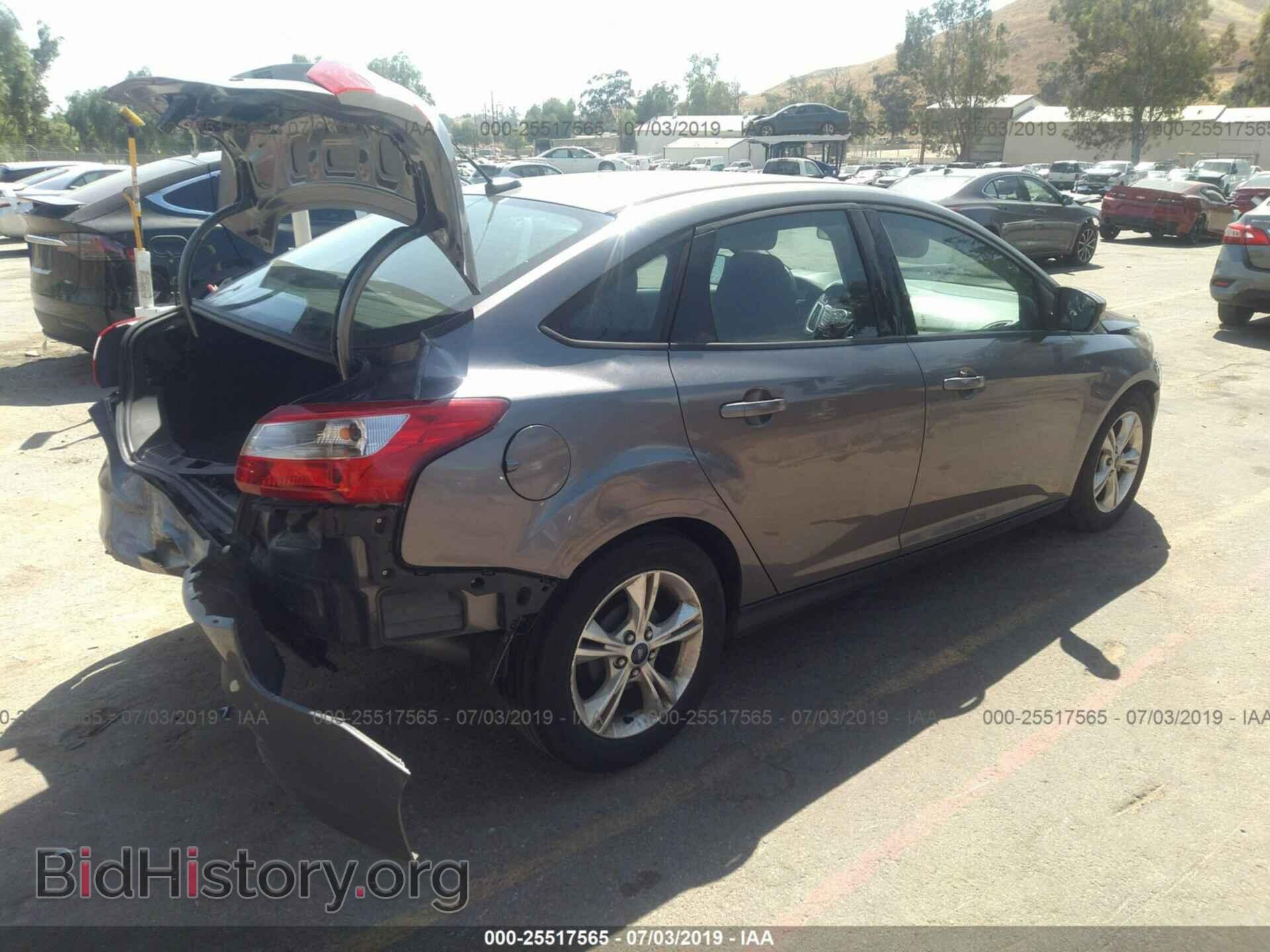 2014 Ford Focus - VIN: 1FADP3F23EL198768 - Photo 4