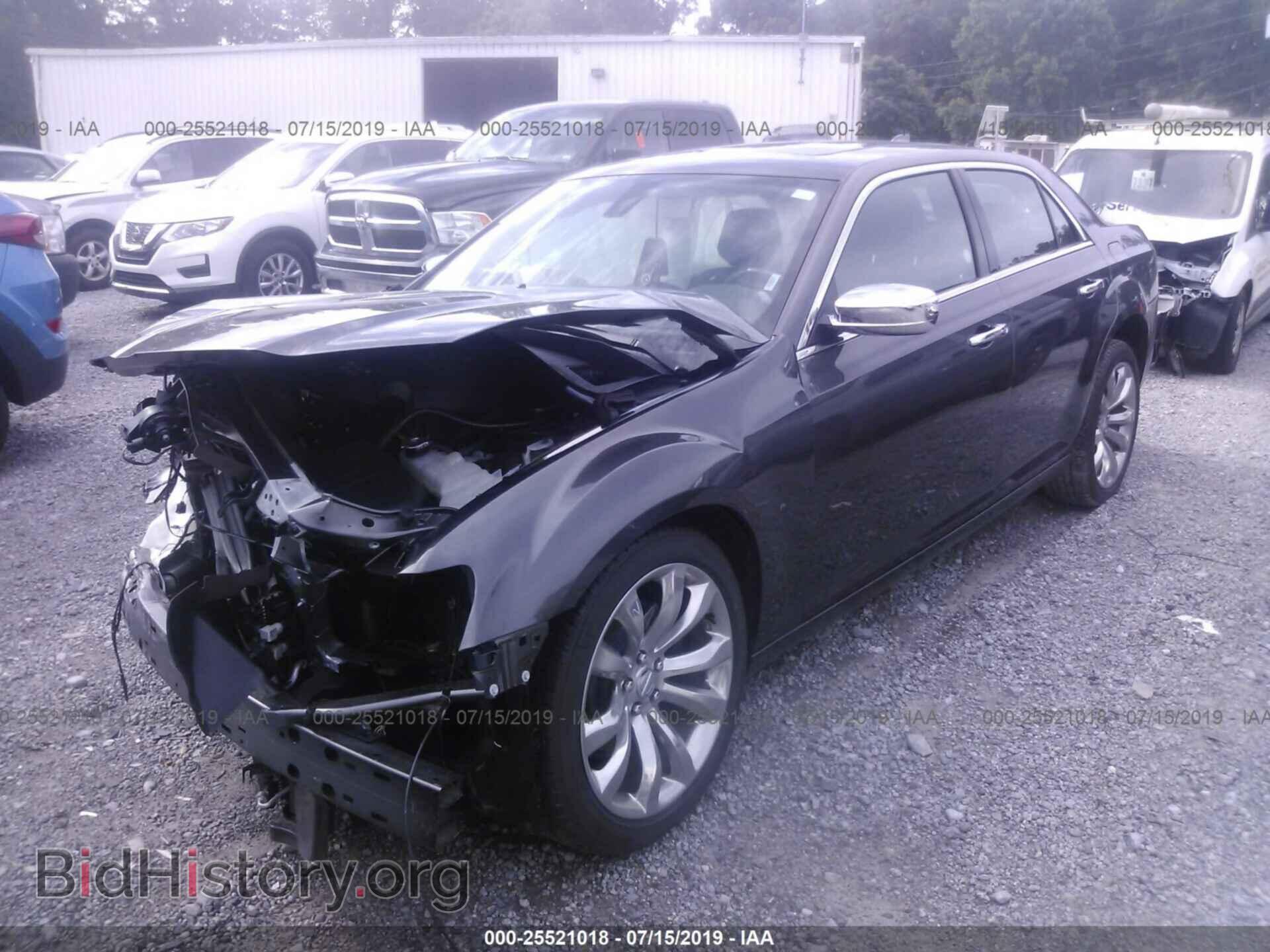 2019 CHRYSLER 300 - VIN: 2C3CCAEG5KH609751 - Фото 2