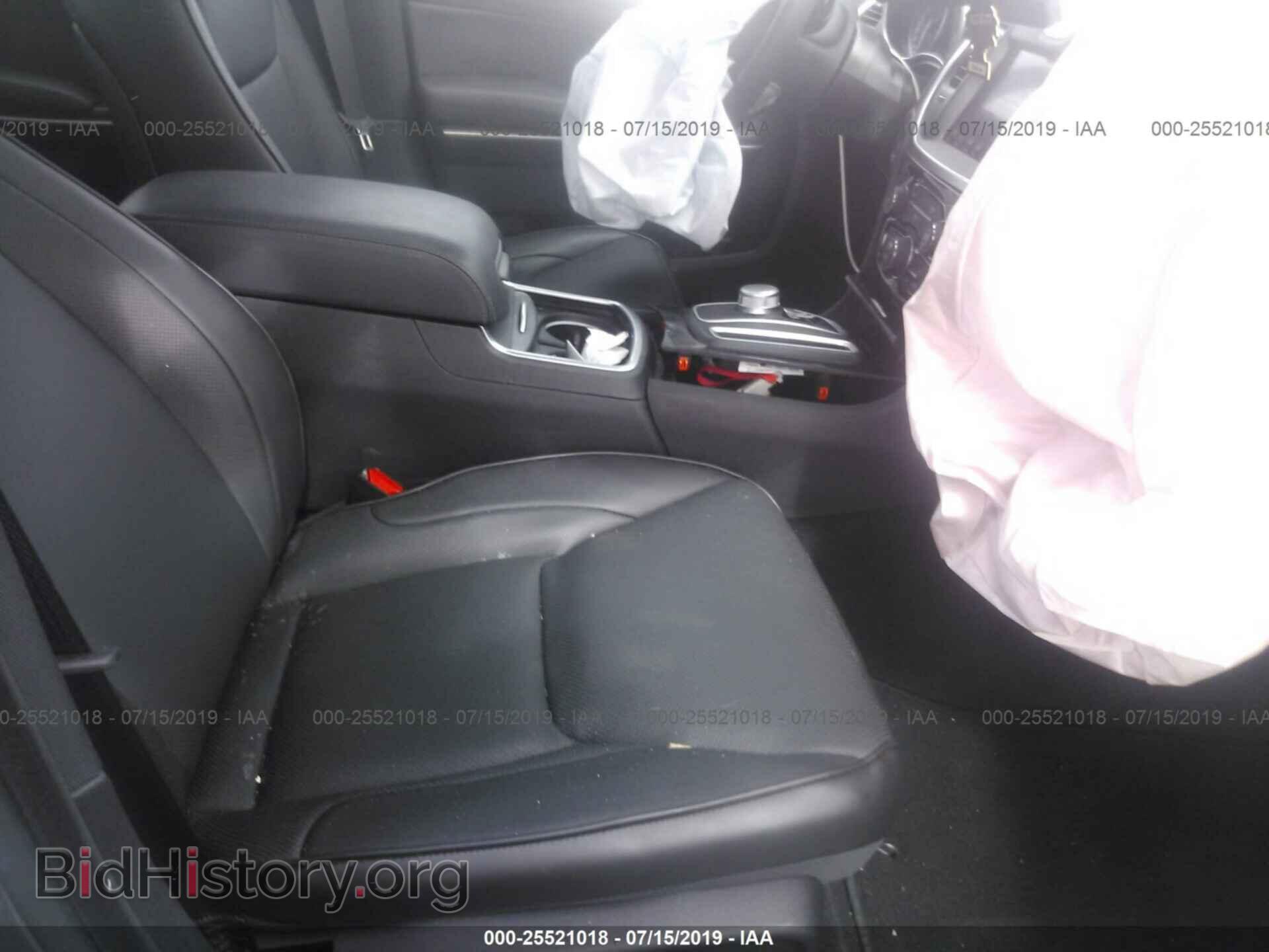 2019 CHRYSLER 300 - VIN: 2C3CCAEG5KH609751 - Фото 5