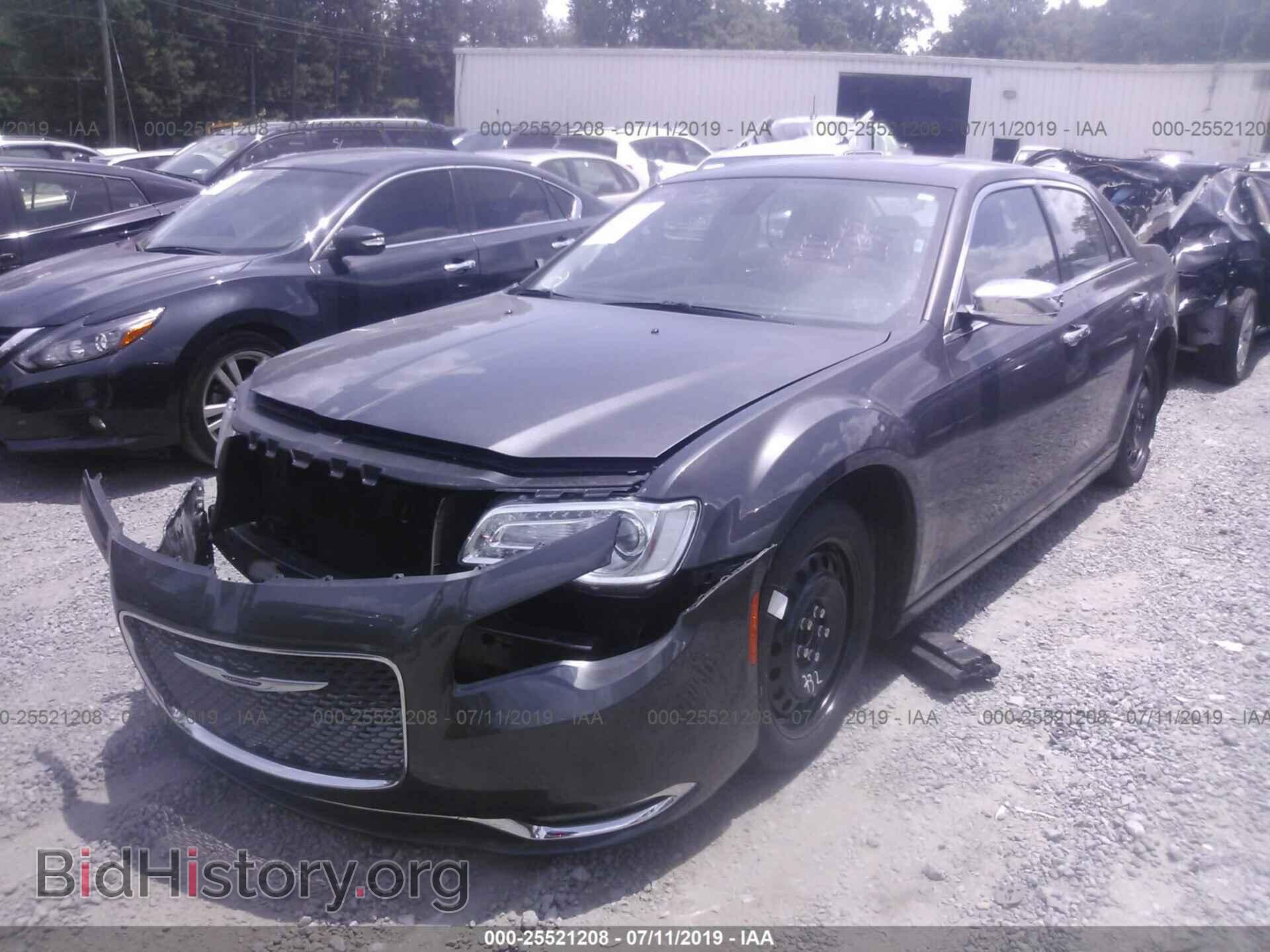 2019 CHRYSLER 300 - VIN: 2C3CCAEG7KH594881 - Фото 2
