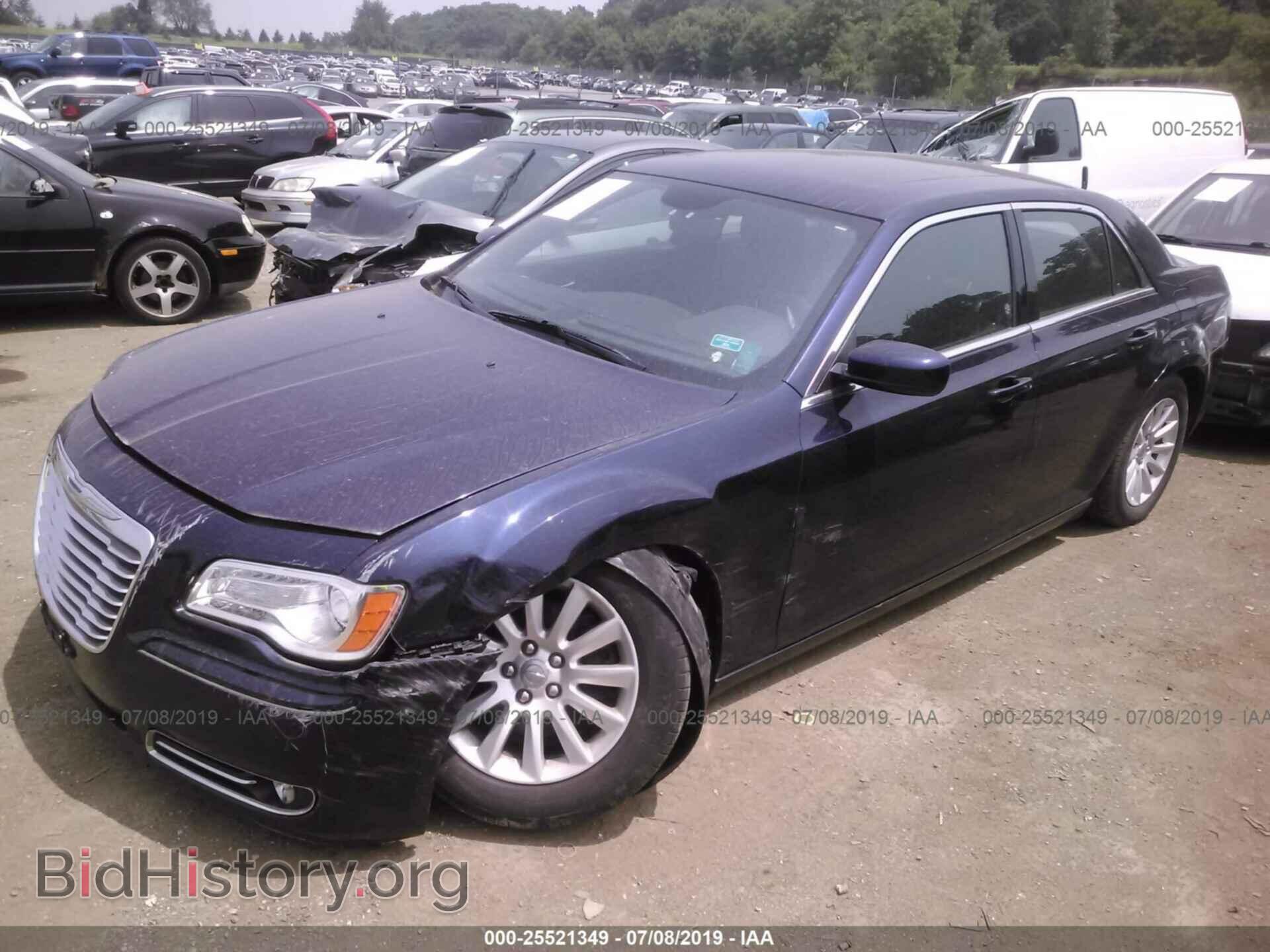 2013 CHRYSLER 300 - VIN: 2C3CCAAG4DH630910 - Фото 2