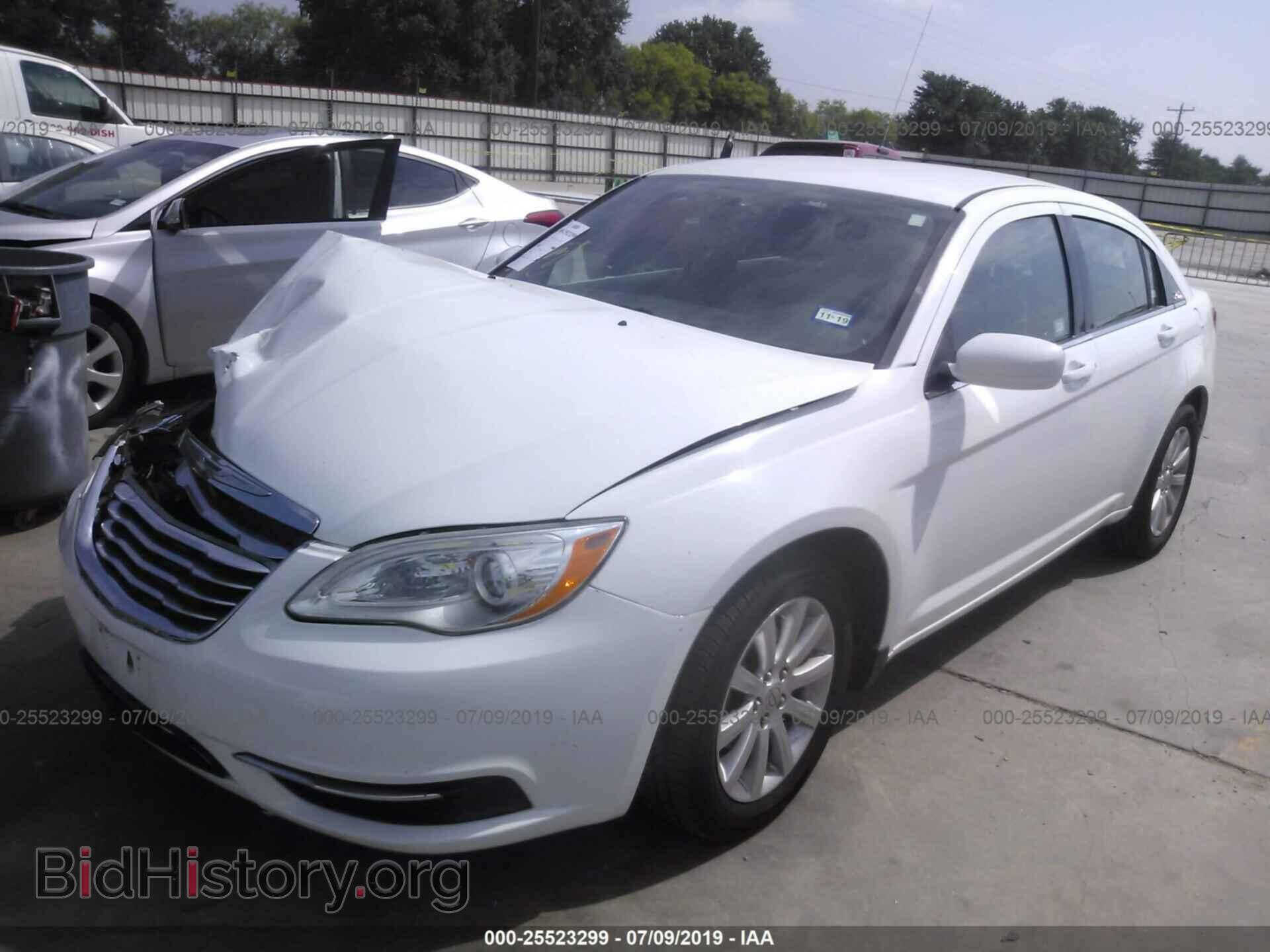 2013 CHRYSLER 200 - VIN: 1C3CCBBBXDN672448 - Фото 2