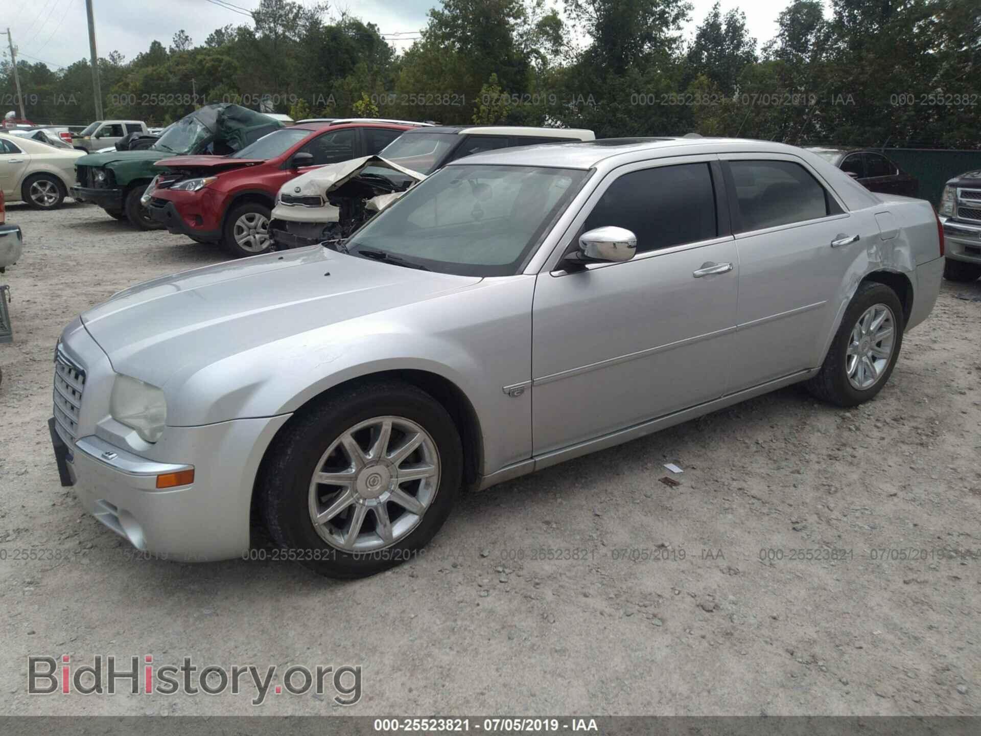 2005 CHRYSLER 300C - VIN: 2C3AA63H75H132735 - Фото 2