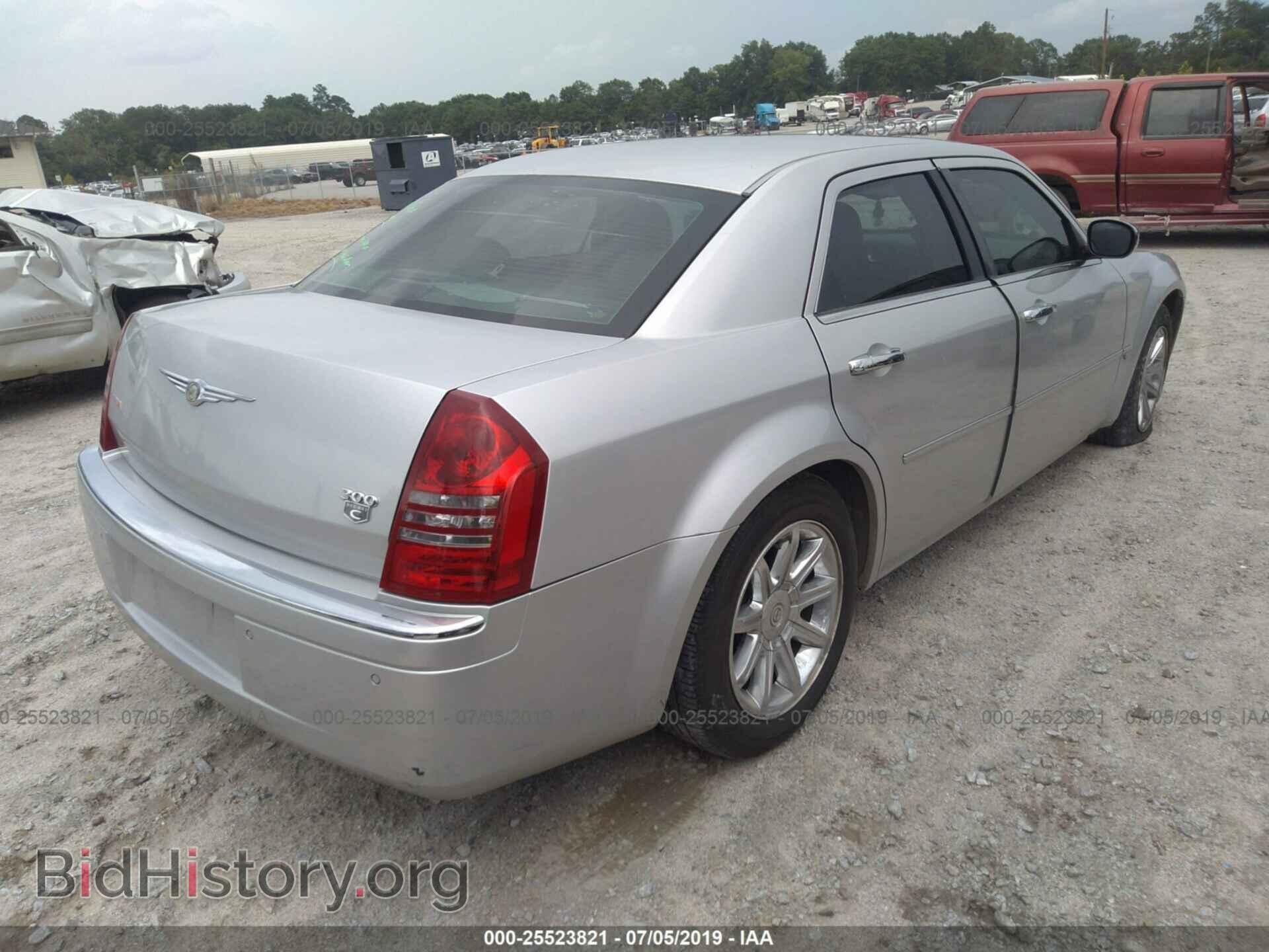 2005 CHRYSLER 300C - VIN: 2C3AA63H75H132735 - Фото 4