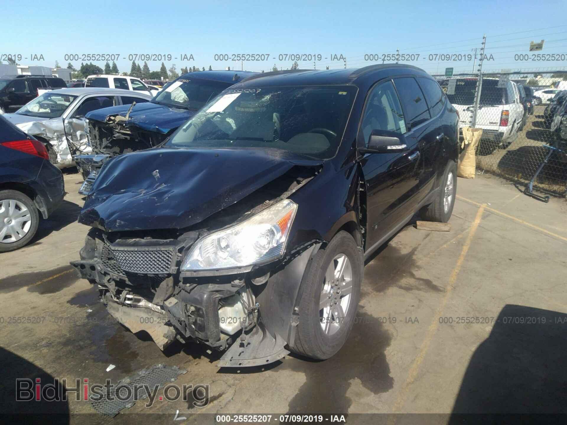 2010 CHEVROLET TRAVERSE - VIN: 1GNLRFED7AS148919 - Фото 2