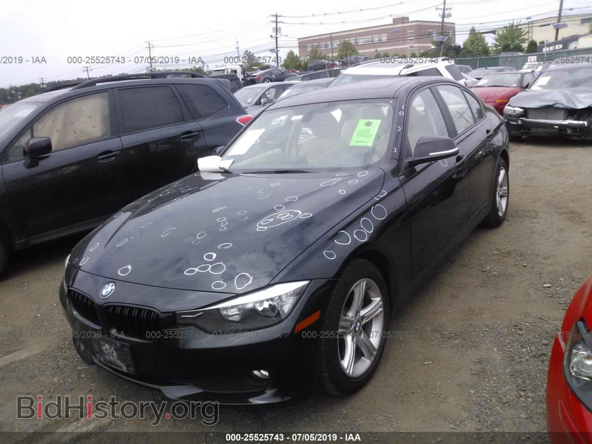 2014 BMW 320 - VIN: WBA3C3C58EF987011 - Фото 2