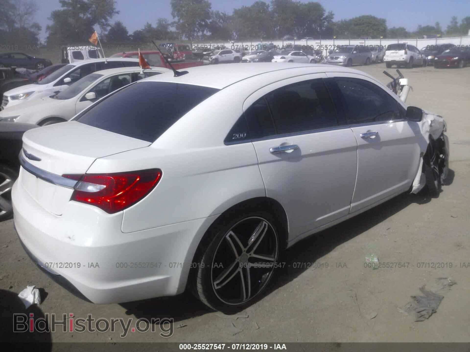 2011 CHRYSLER 200 - VIN: 1C3BC2FB1BN520481 - Photo 4