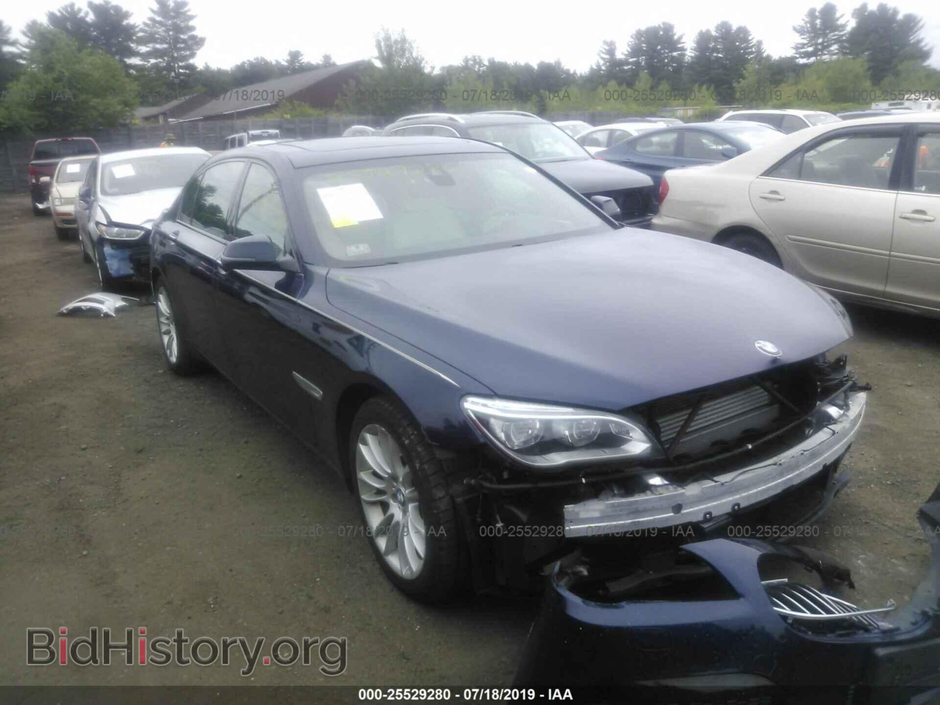 Photo WBAYF8C52FD654178 - BMW 750 2015