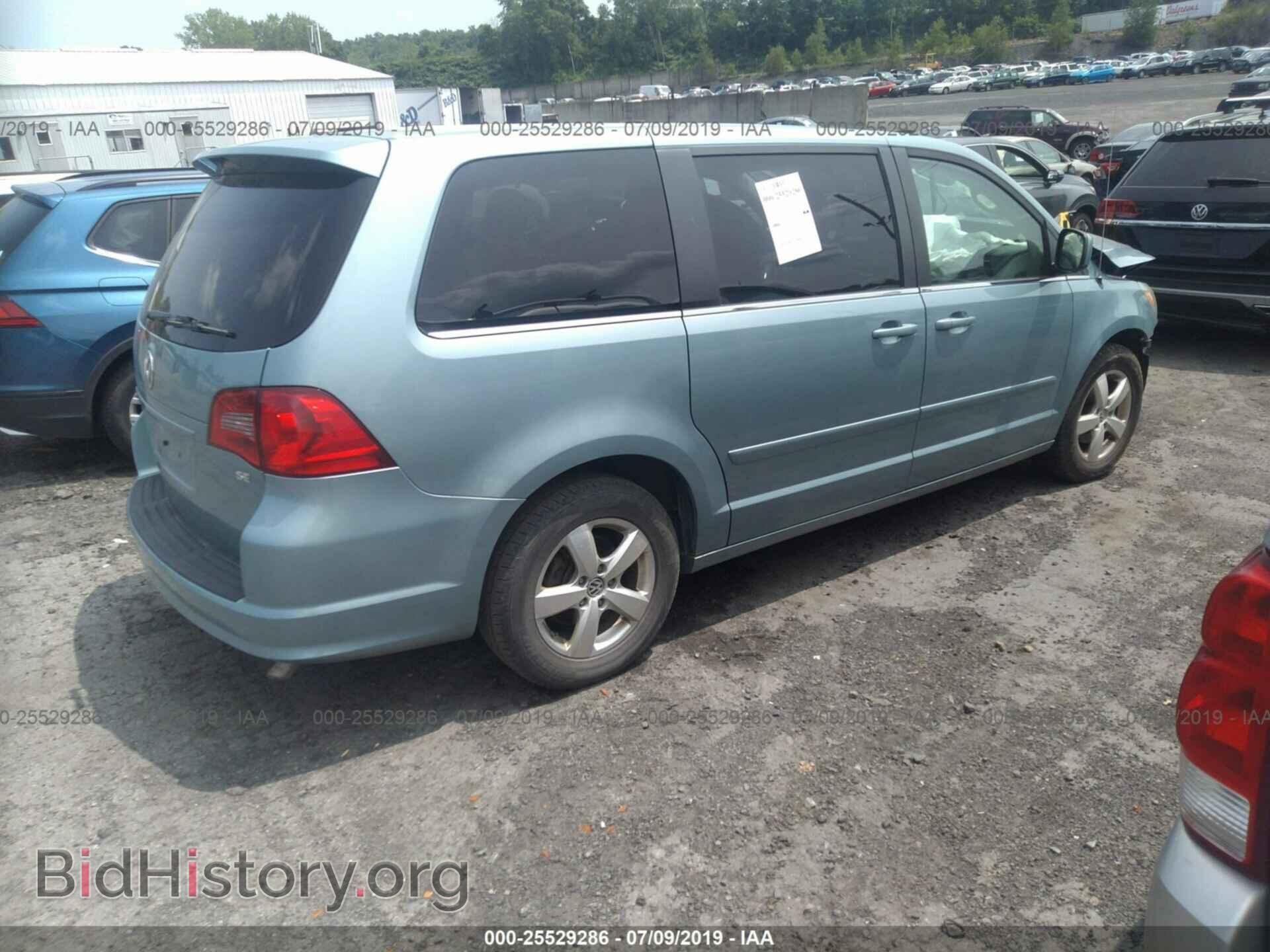 2010 VOLKSWAGEN ROUTAN - VIN: 2V4RW3D10AR388127 - Фото 4