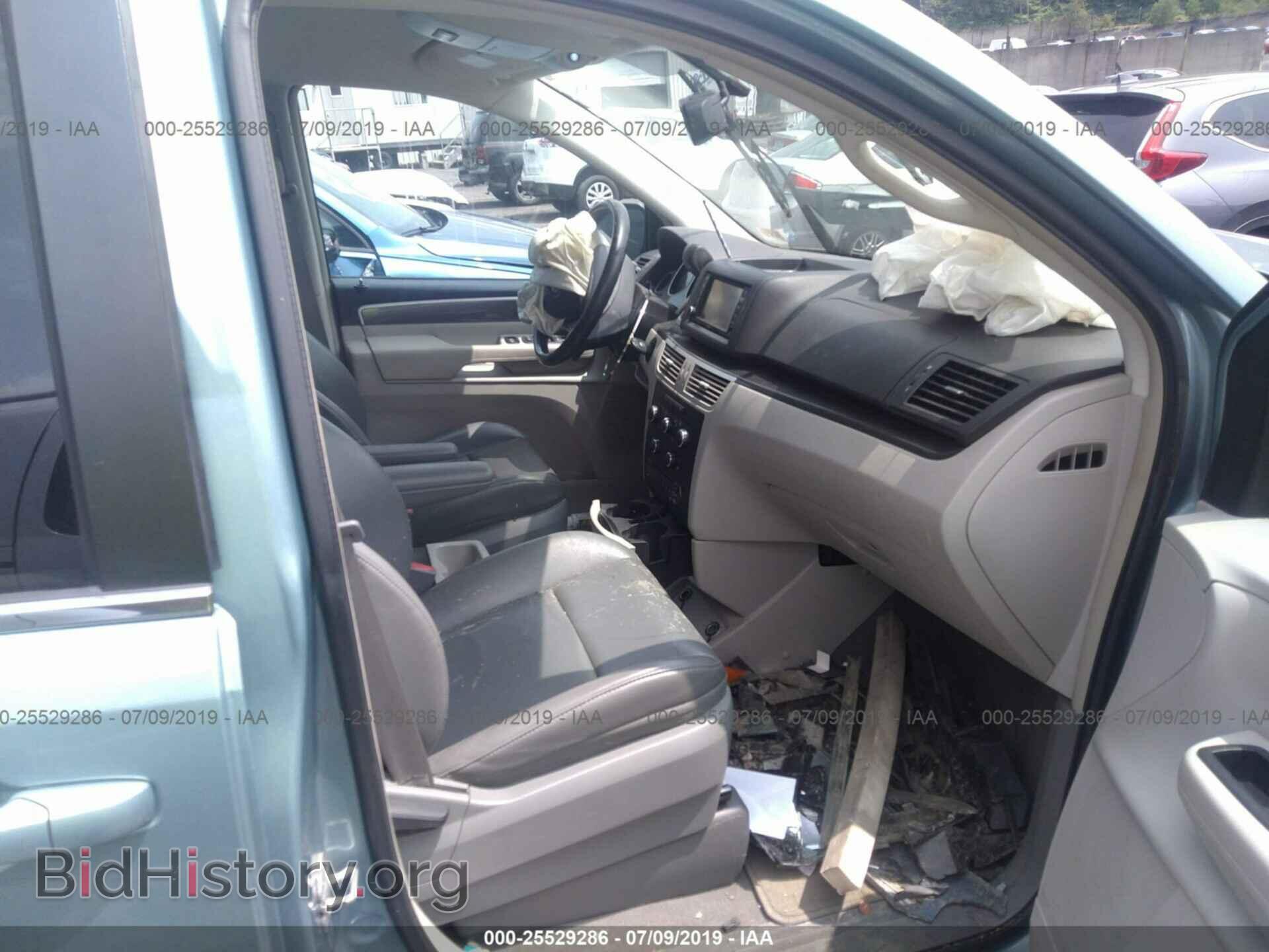 2010 VOLKSWAGEN ROUTAN - VIN: 2V4RW3D10AR388127 - Фото 5