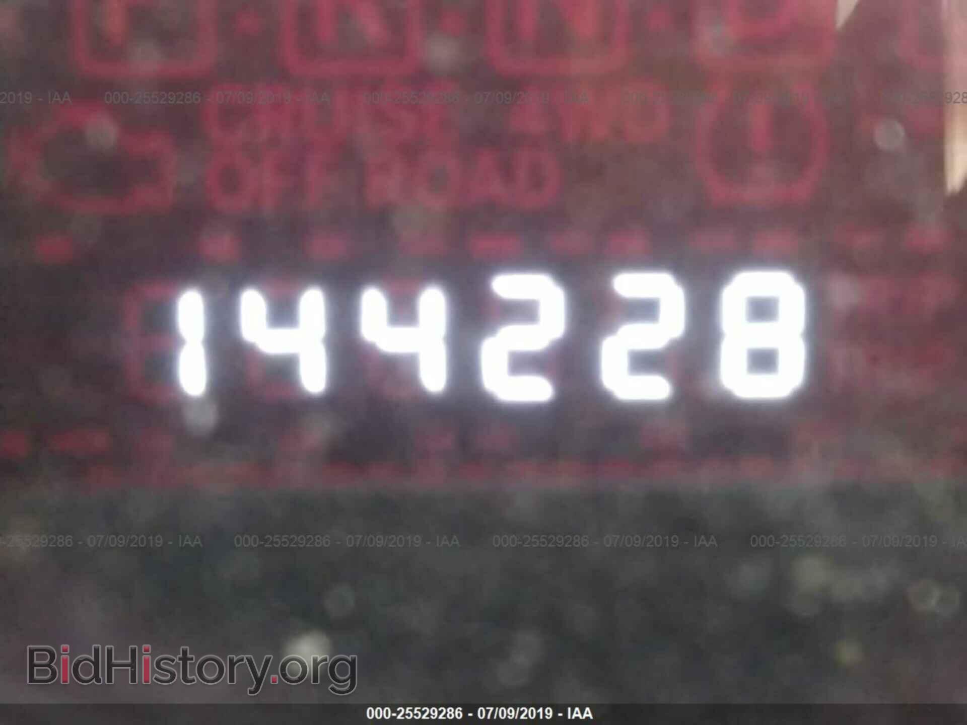 2010 VOLKSWAGEN ROUTAN - VIN: 2V4RW3D10AR388127 - Фото 7