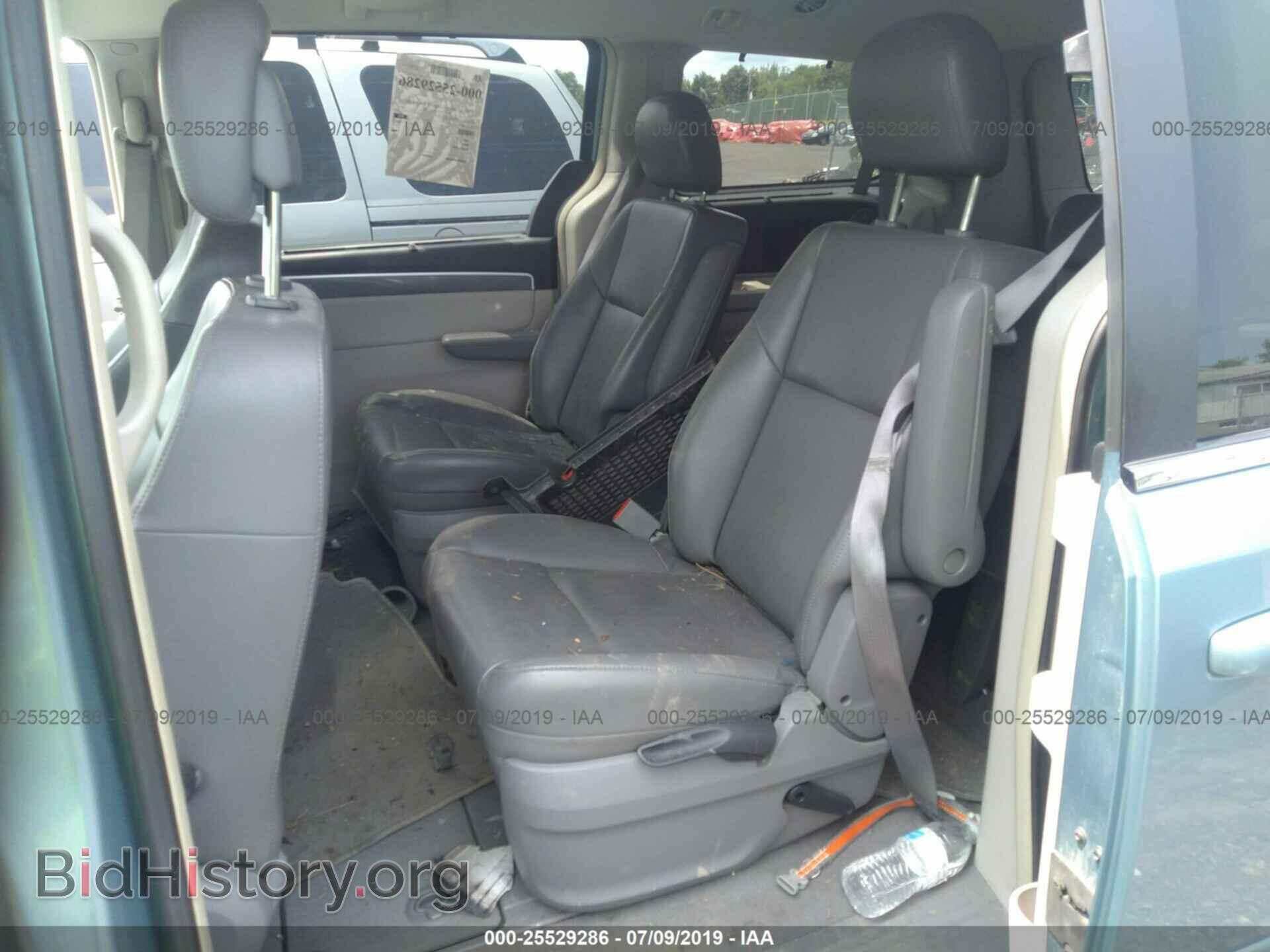 2010 VOLKSWAGEN ROUTAN - VIN: 2V4RW3D10AR388127 - Фото 8