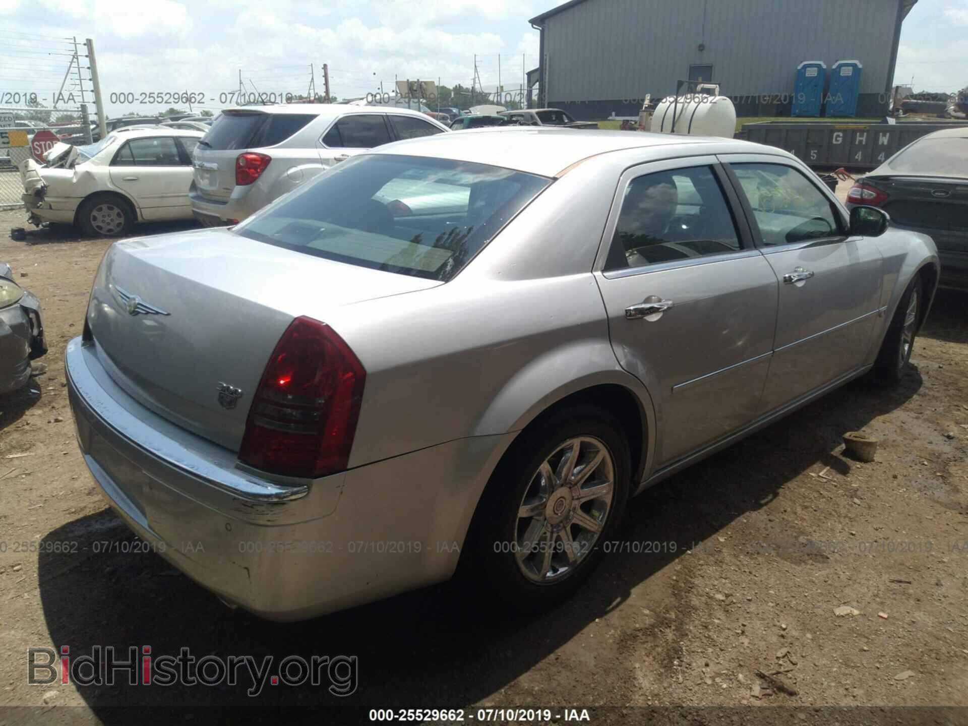 2005 CHRYSLER 300C - VIN: 2C3AA63H55H524273 - Фото 4