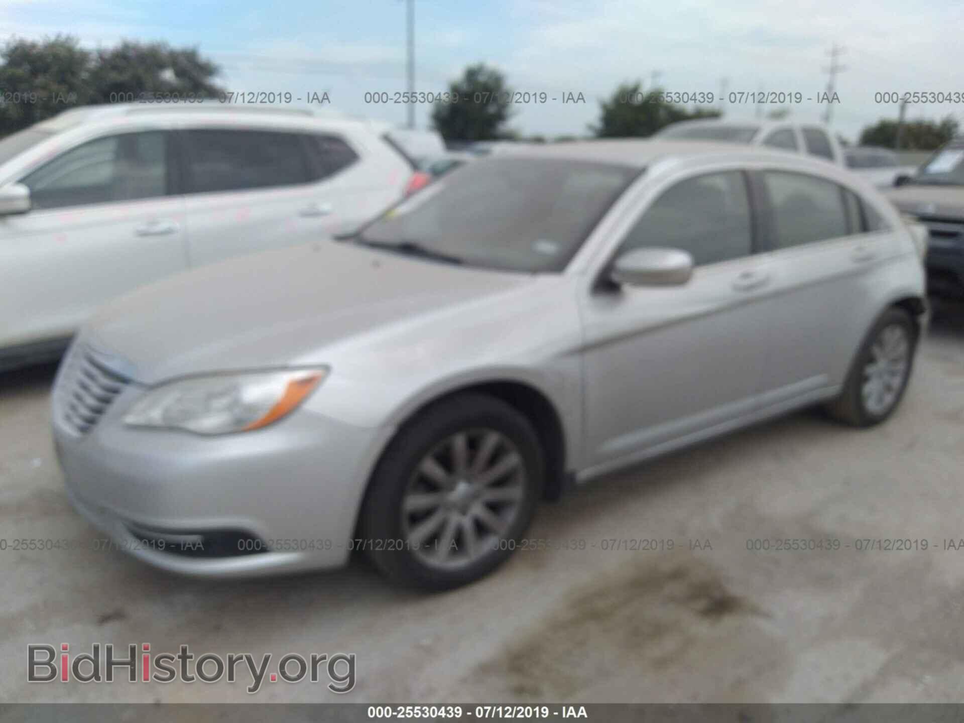2011 CHRYSLER 200 - VIN: 1C3BC1FB9BN575805 - Фото 2
