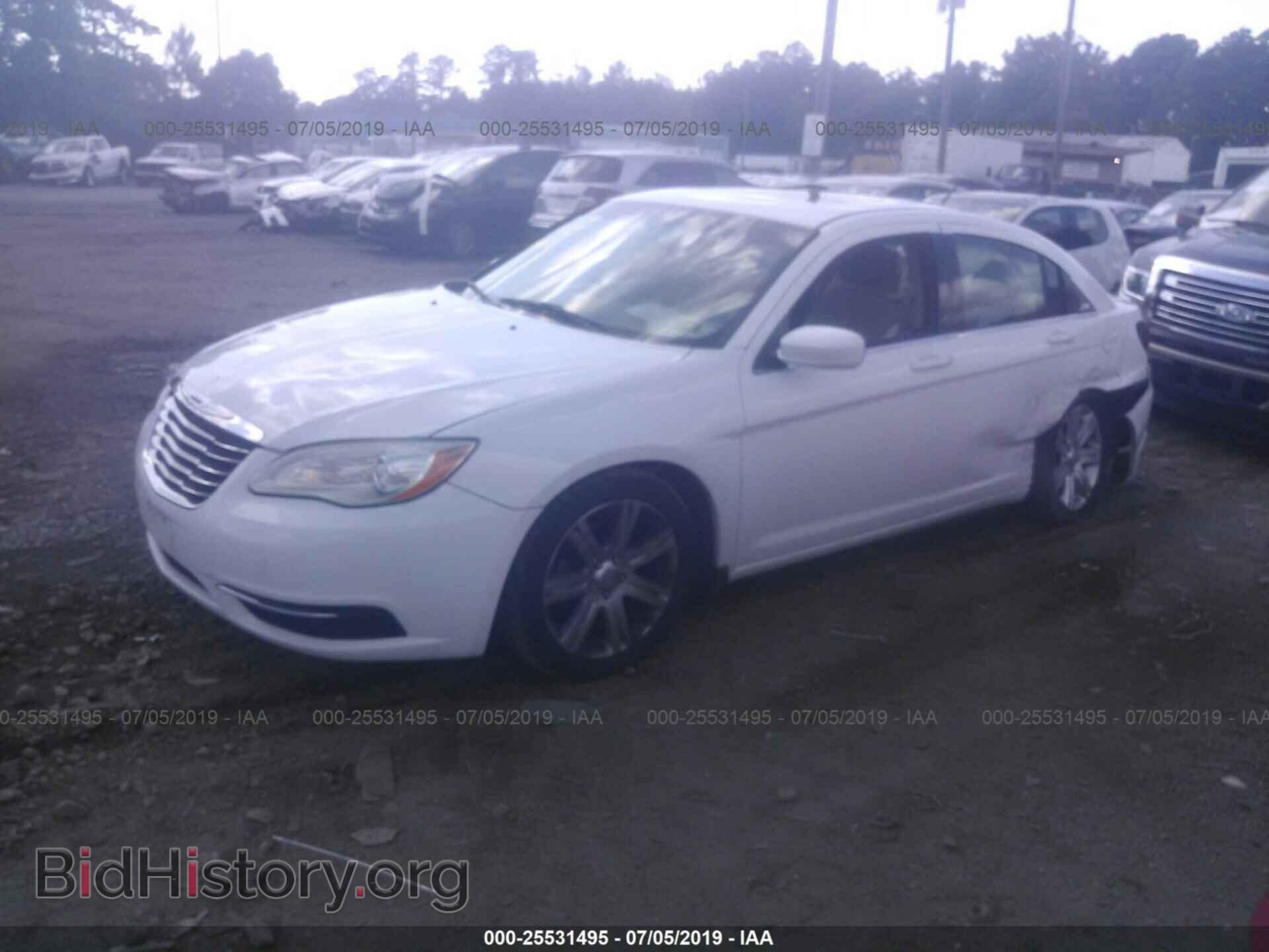 2012 CHRYSLER 200 - VIN: 1C3CCBBG9CN306765 - Фото 2