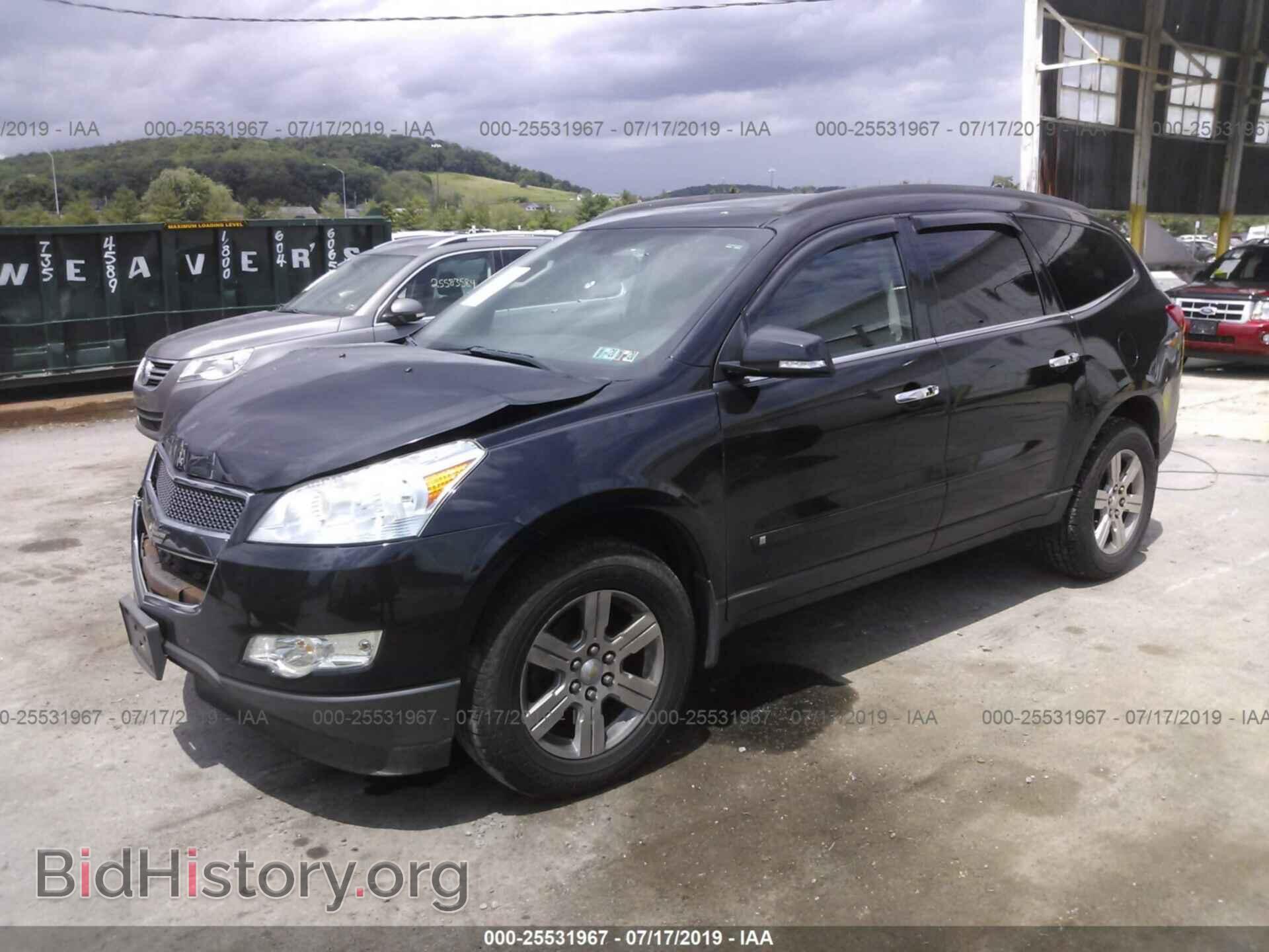 2010 CHEVROLET TRAVERSE - VIN: 1GNLVFED5AS116899 - Фото 2