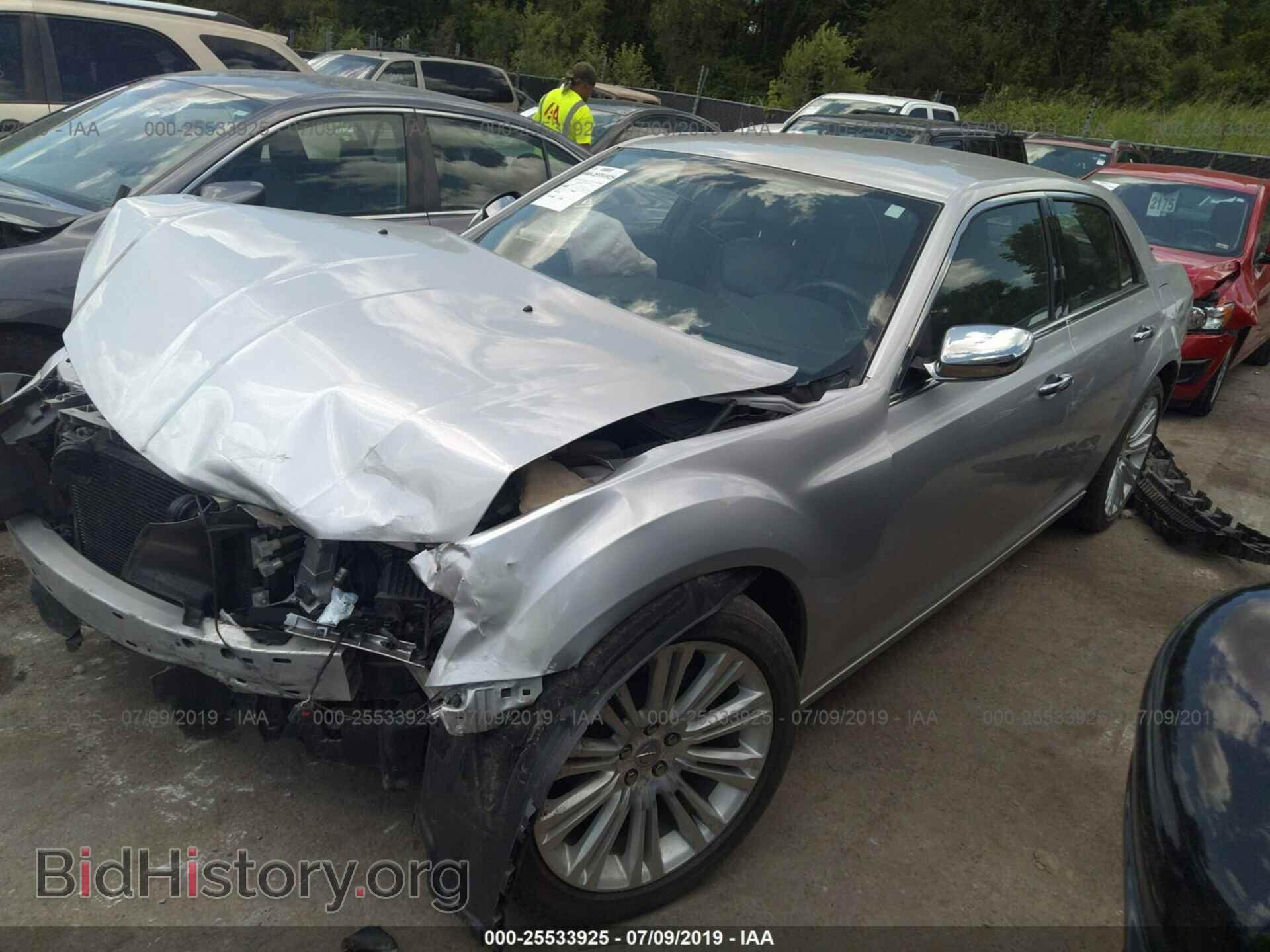 2012 CHRYSLER 300 - VIN: 2C3CCACG9CH223323 - Фото 2