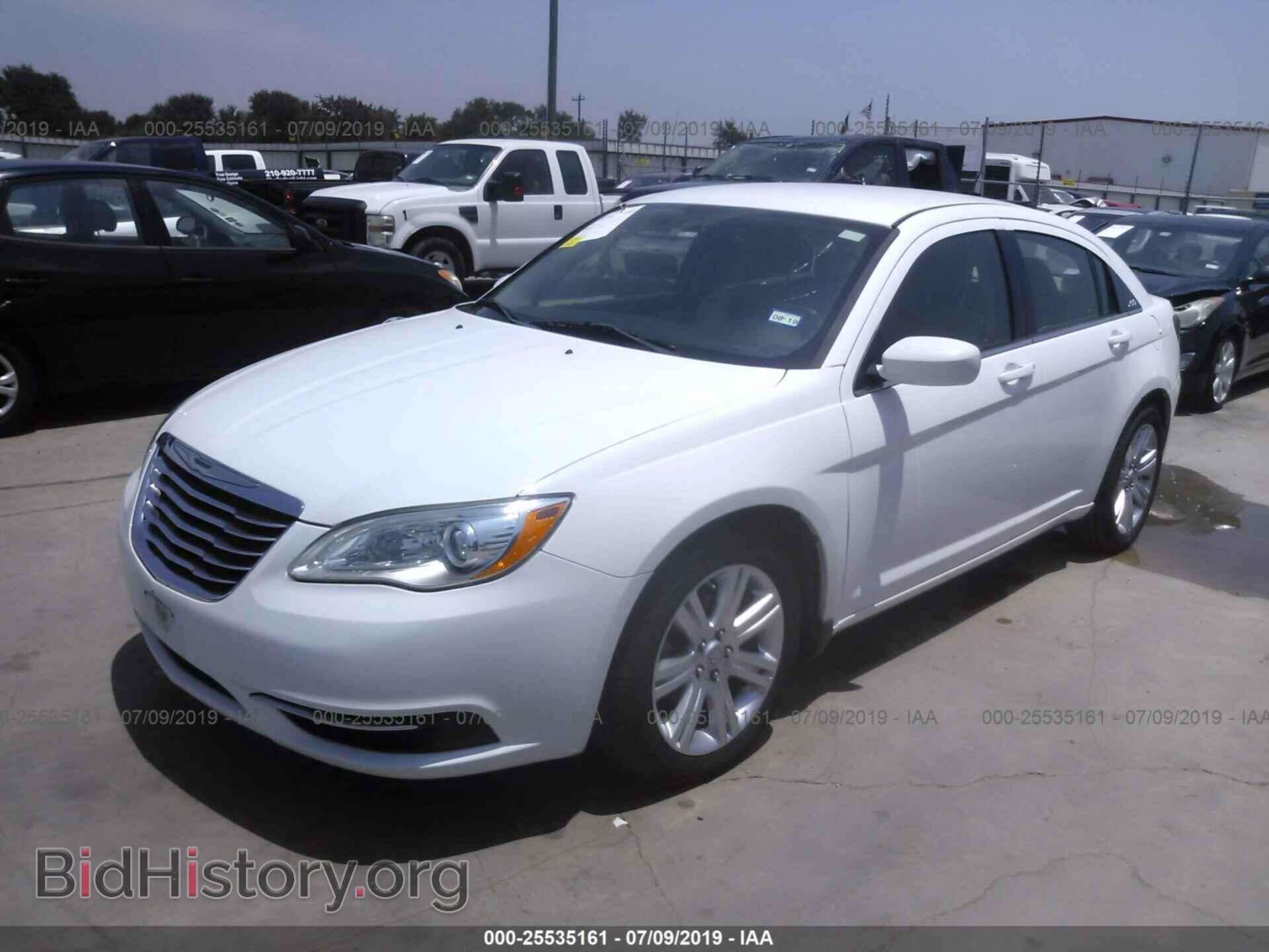 2013 CHRYSLER 200 - VIN: 1C3CCBAB0DN761625 - Фото 2
