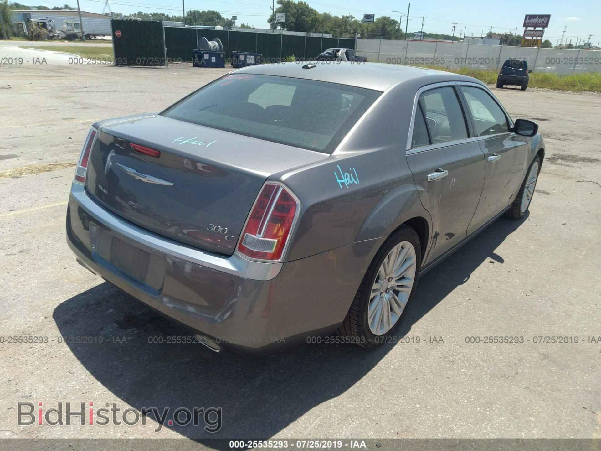 2012 CHRYSLER 300C - VIN: 2C3CCAPT7CH238037 - Фото 4