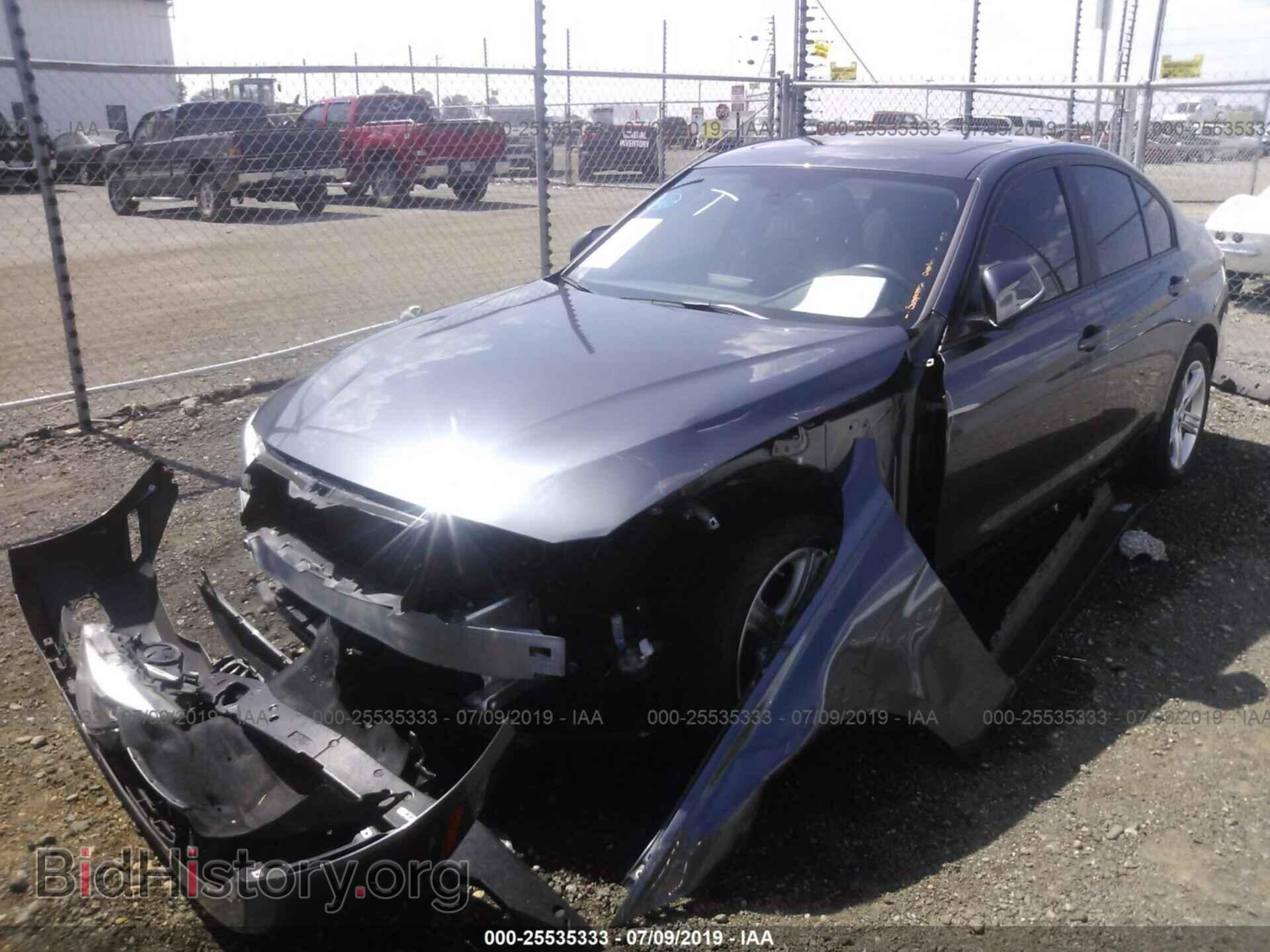 2015 BMW 320 - VIN: WBA3C3G56FNS76022 - Фото 2