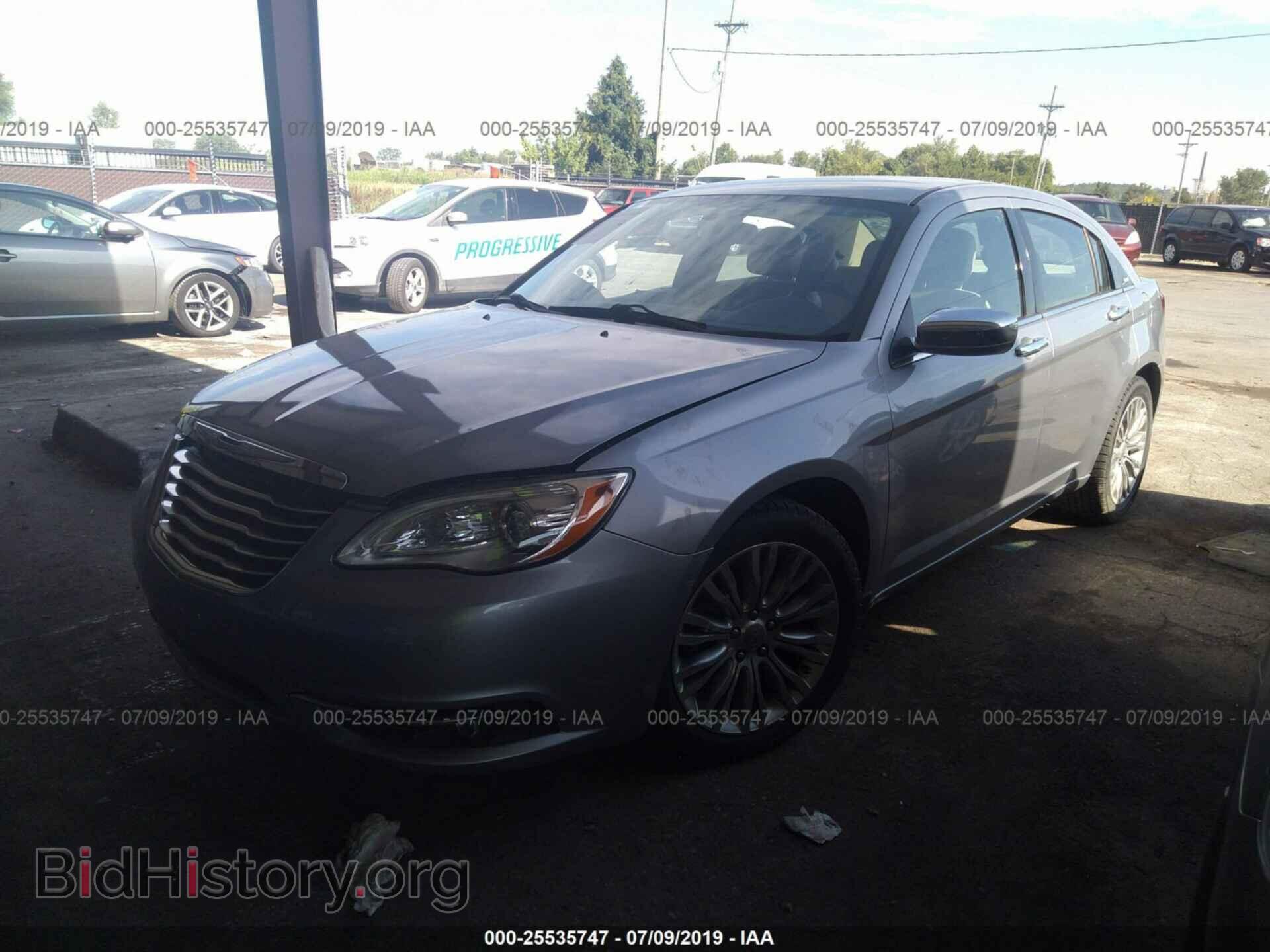 2013 CHRYSLER 200 - VIN: 1C3CCBCG2DN580017 - Фото 2