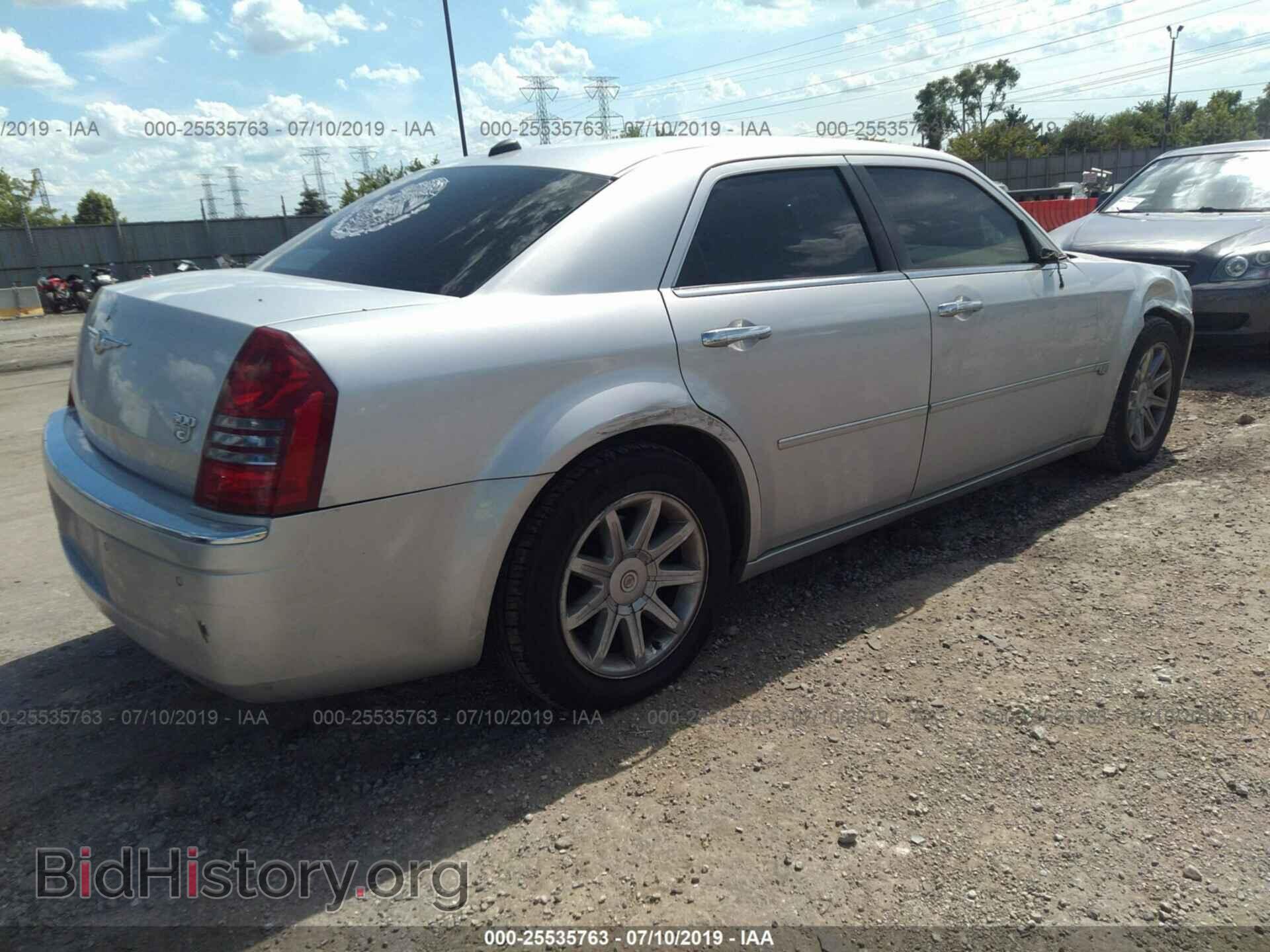 2005 CHRYSLER 300C - VIN: 2C3AA63H45H634800 - Фото 4