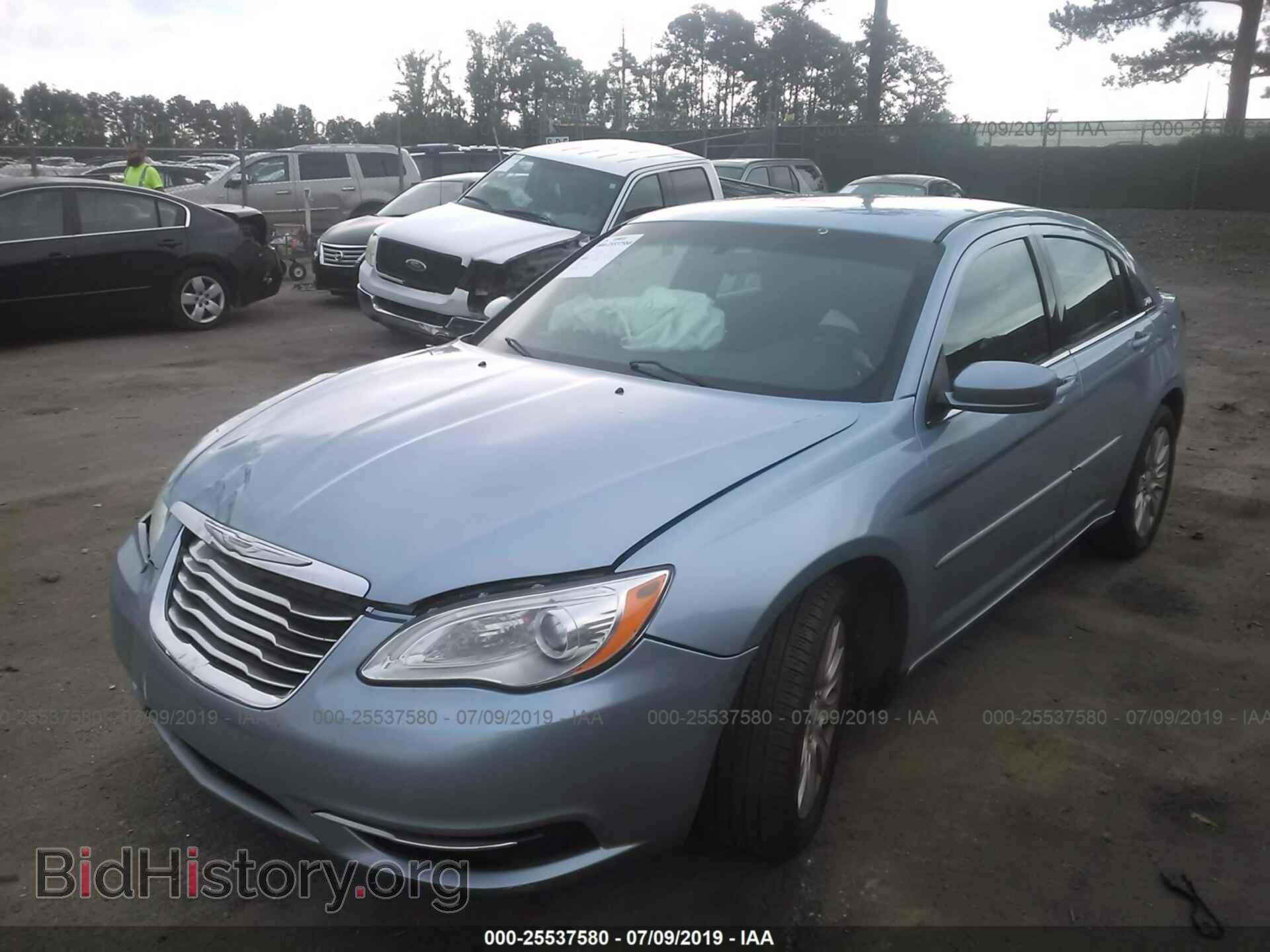 2013 CHRYSLER 200 - VIN: 1C3CCBAB6DN589780 - Фото 2