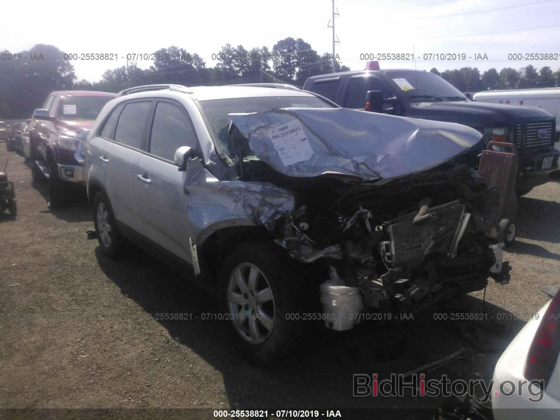 Photo 5XYKT3A13BG182055 - KIA SORENTO 2011