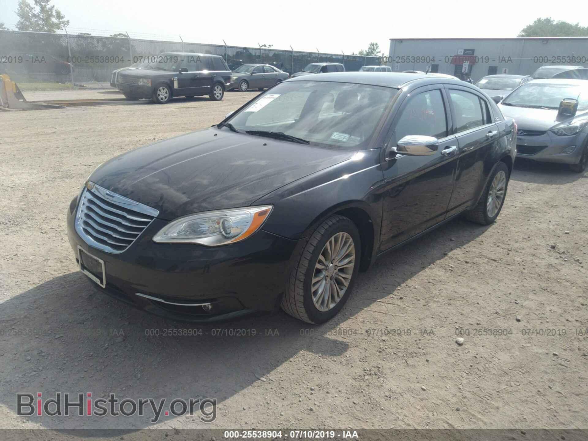 2011 CHRYSLER 200 - VIN: 1C3BC2FG6BN520648 - Фото 2