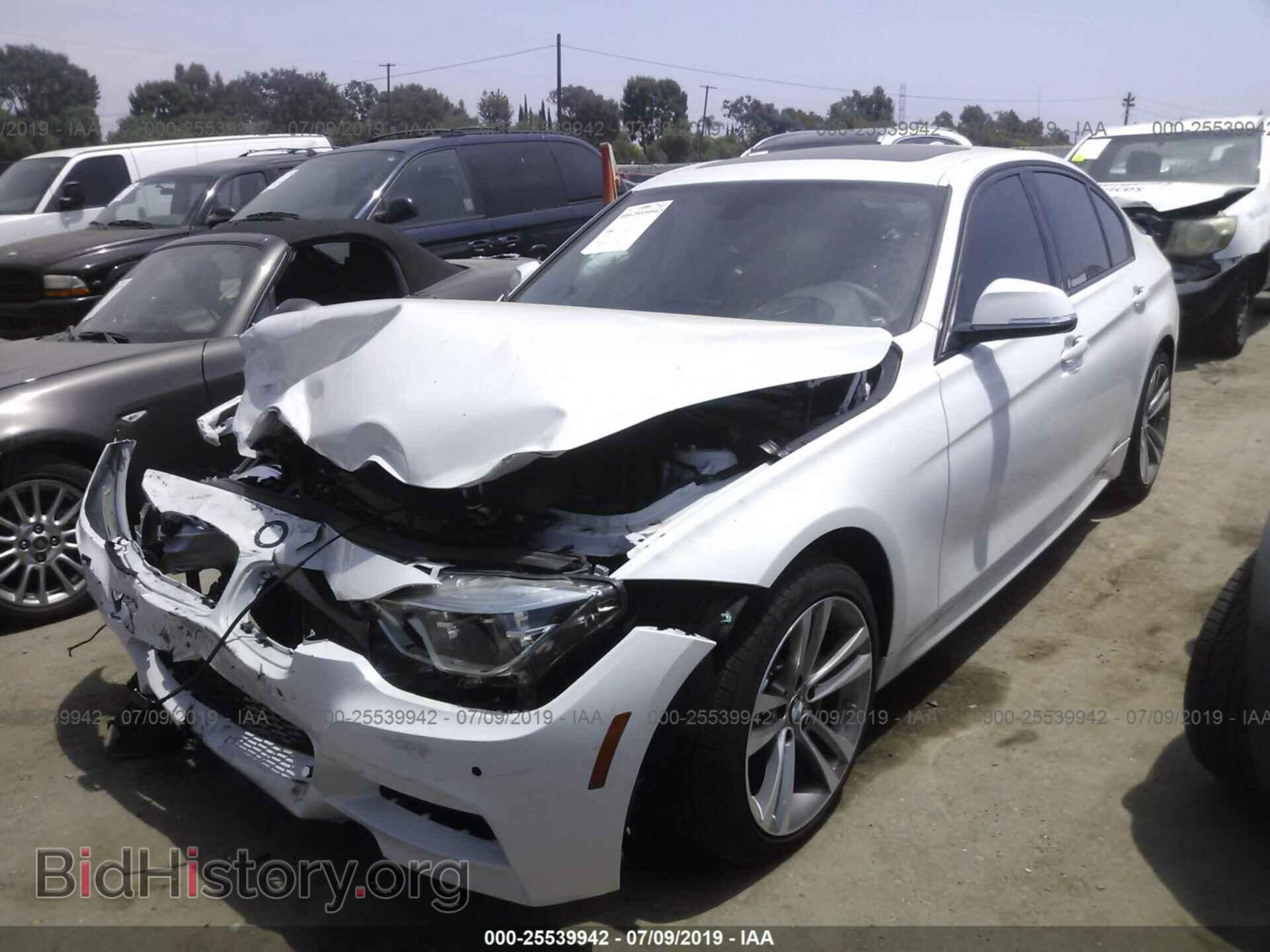 2018 BMW 330 - VIN: WBA8B9C54JEE82484 - Фото 2