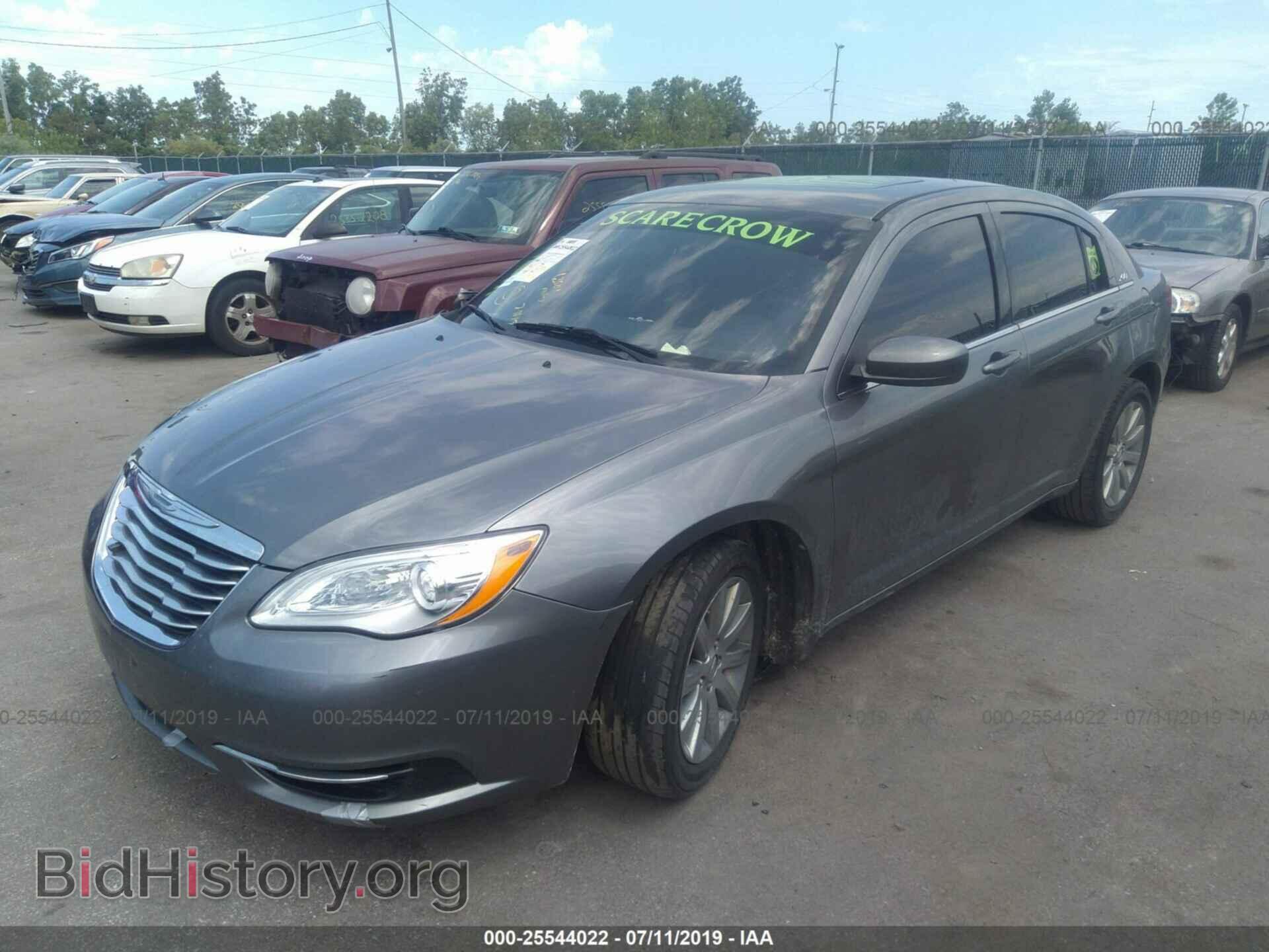 2013 CHRYSLER 200 - VIN: 1C3CCBBB2DN658477 - Фото 2