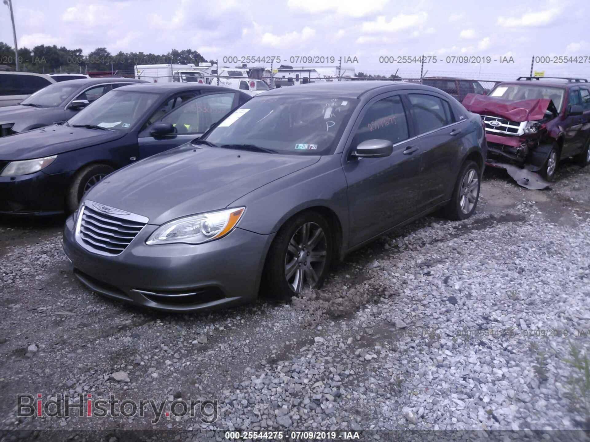 2013 CHRYSLER 200 - VIN: 1C3CCBAB8DN647615 - Photo 2