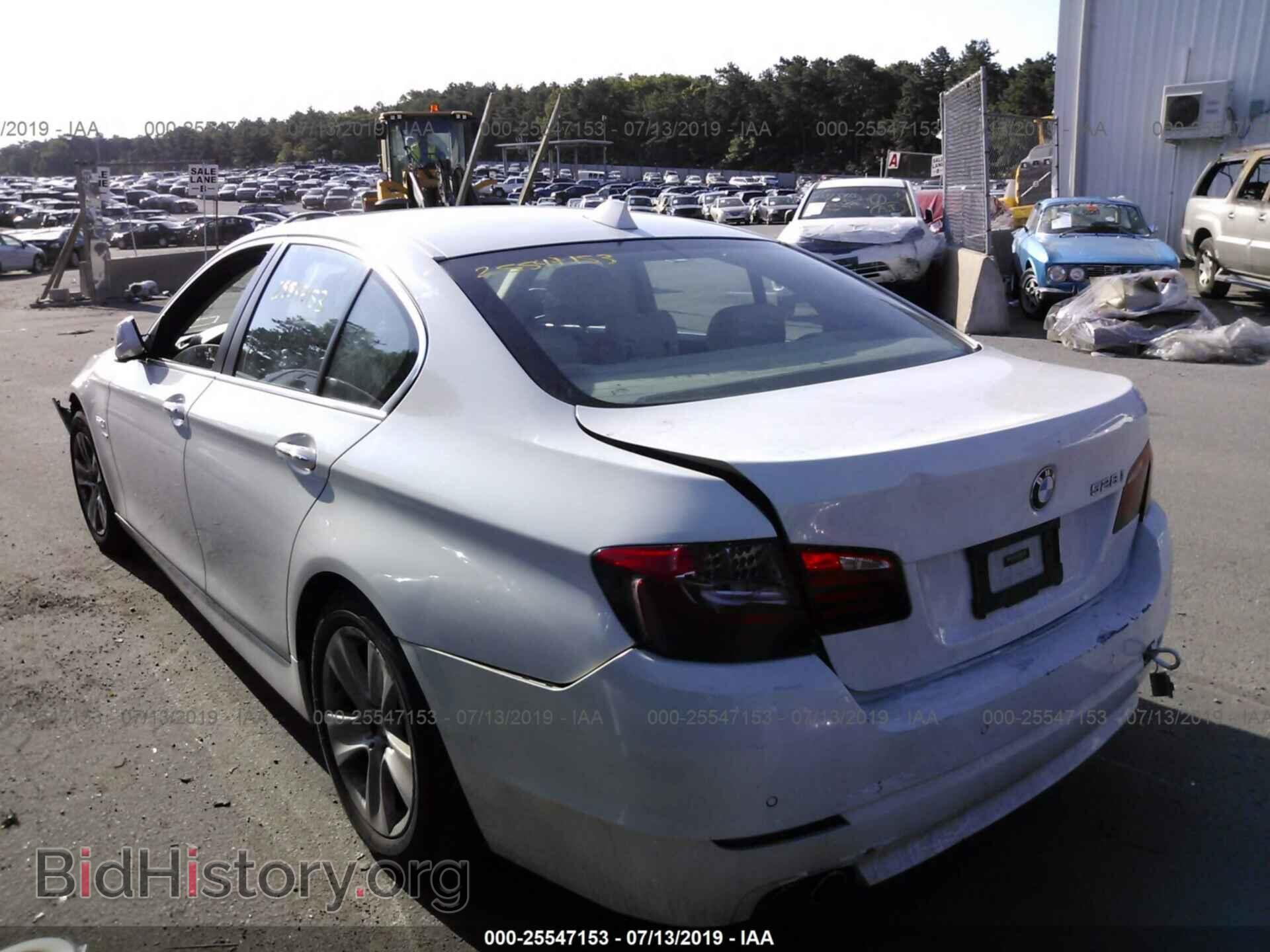 2012 BMW 528 - VIN: WBAXH5C55CDW10885 - Фото 3