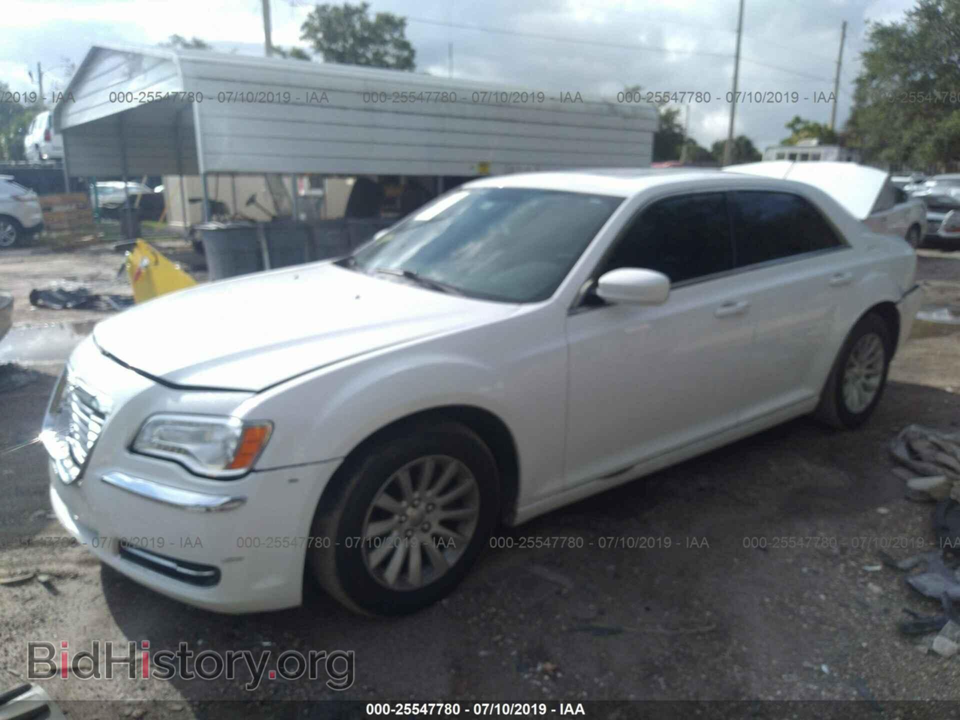2014 CHRYSLER 300 - VIN: 2C3CCAAG0EH379725 - Фото 2