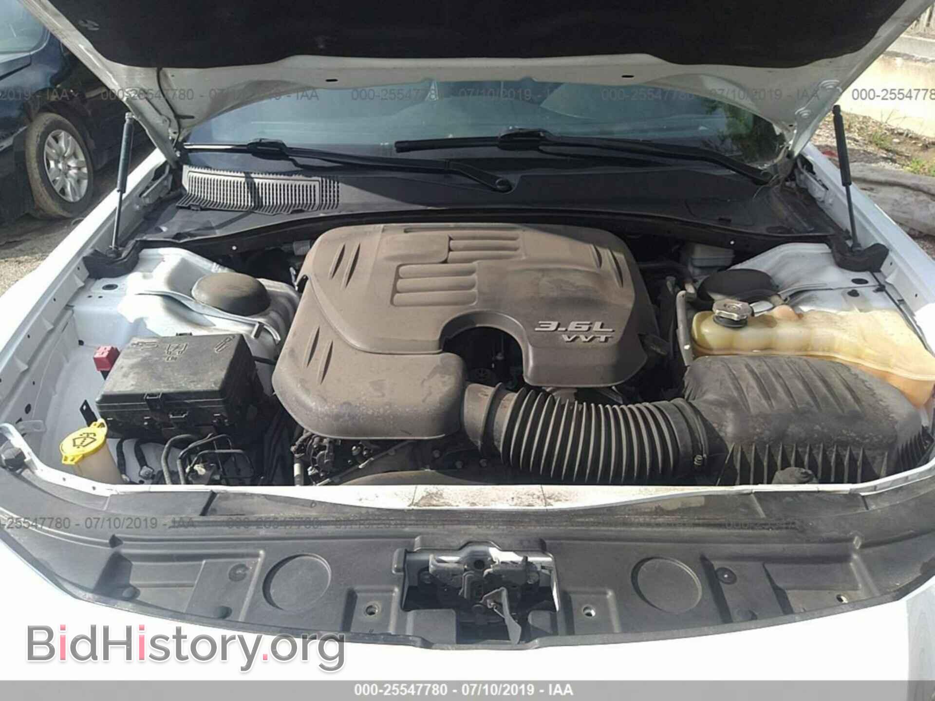 2014 CHRYSLER 300 - VIN: 2C3CCAAG0EH379725 - Фото 10