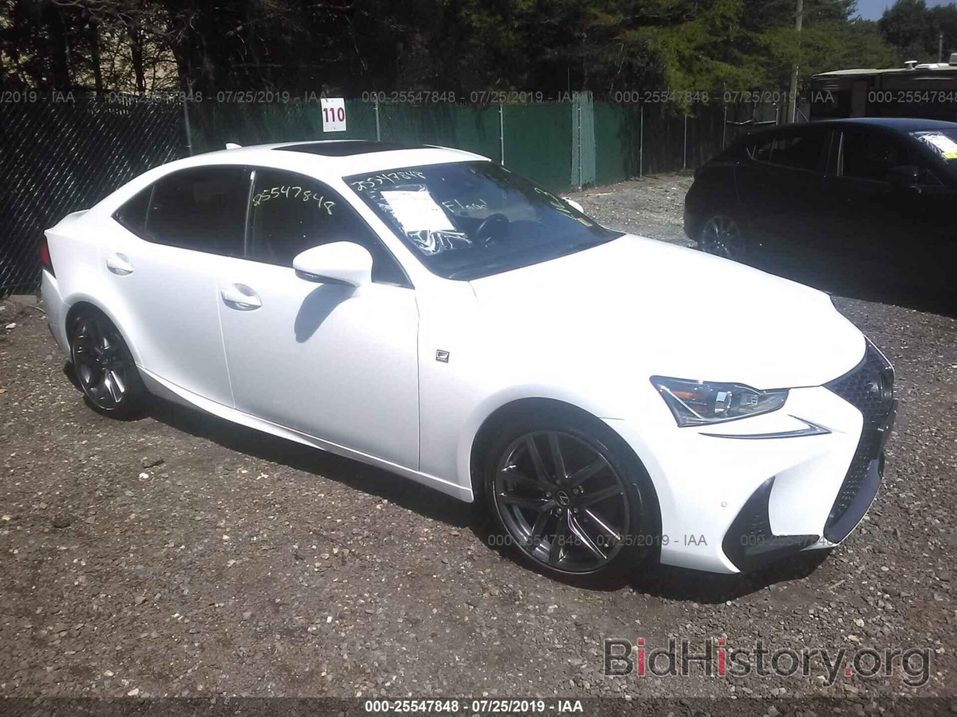 Photo JTHCZ1D29J5015801 - LEXUS IS 2018