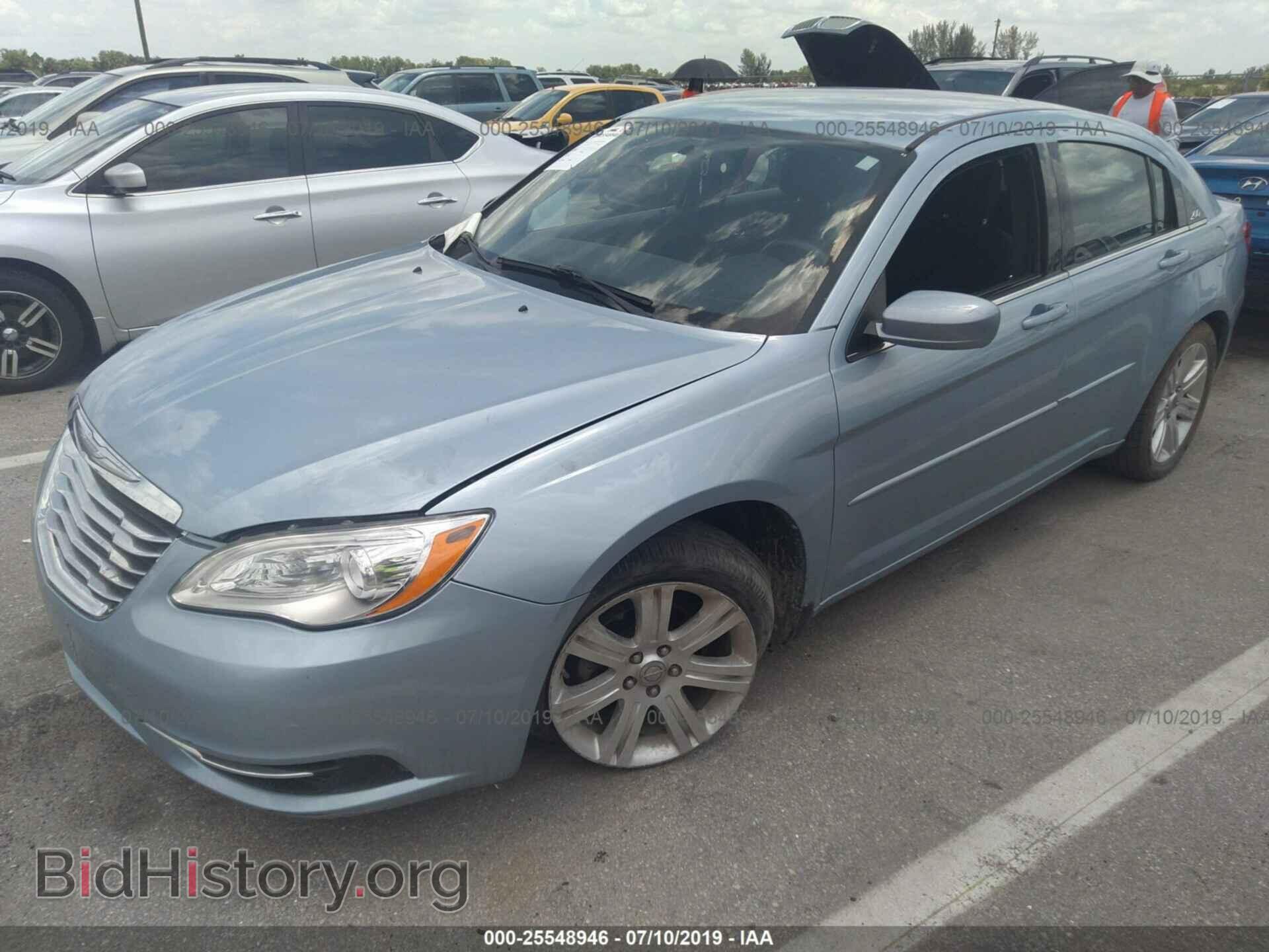 2013 CHRYSLER 200 - VIN: 1C3CCBBB4DN656228 - Фото 2